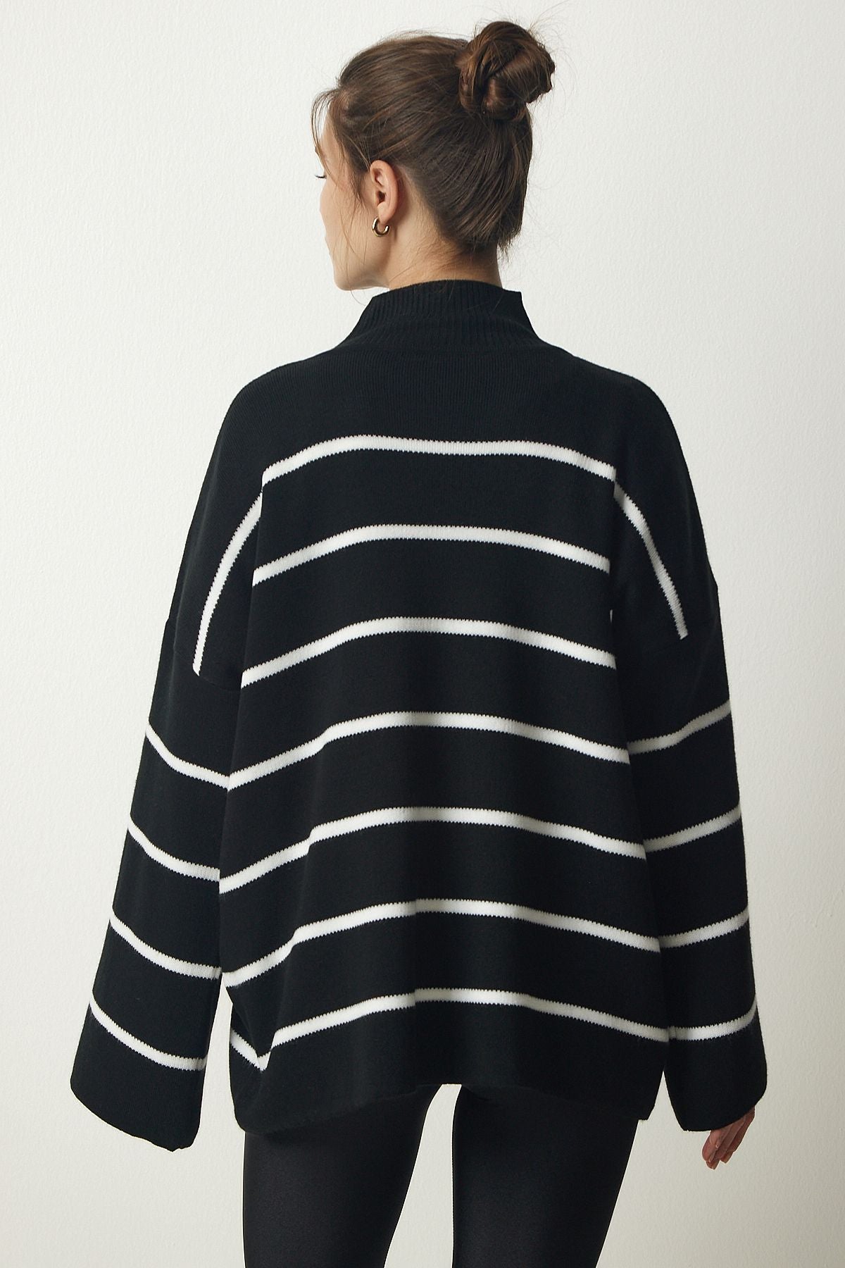 Woman black upright collar striped oversize knitwear sweater NF00076