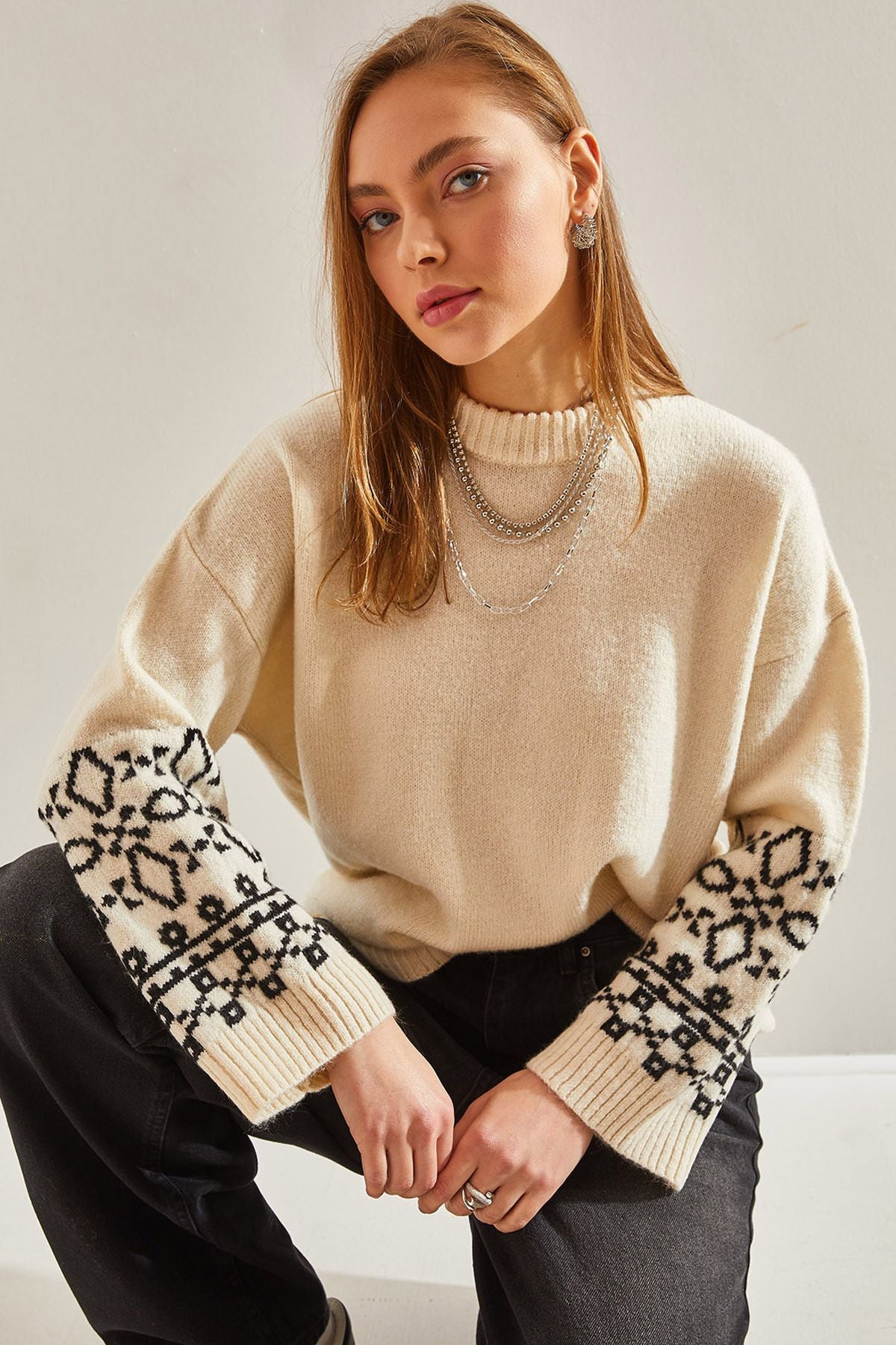 Women's arms patterned knitwear sweater