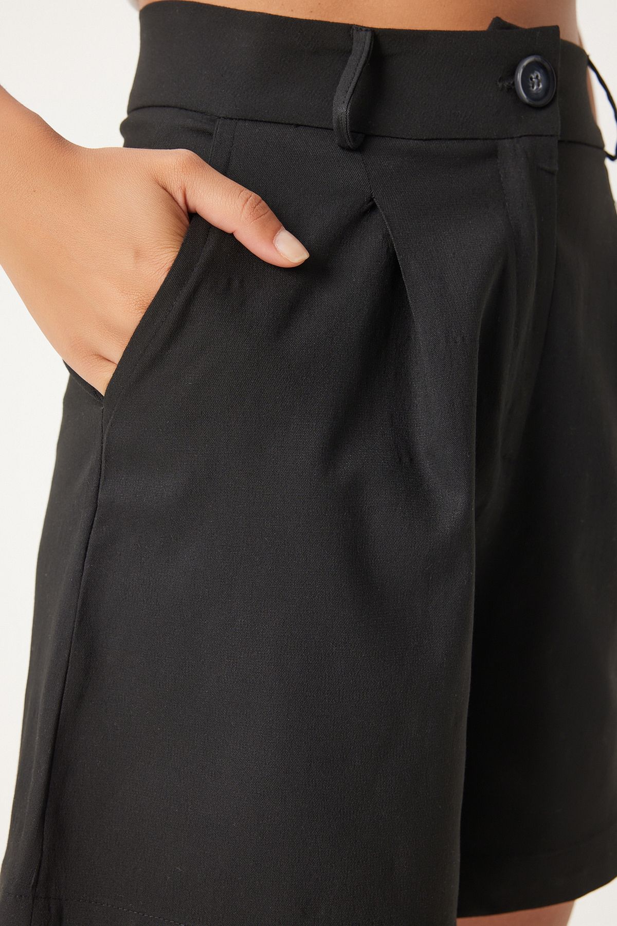 Female Black Pleeted Viscose Shorts to00146