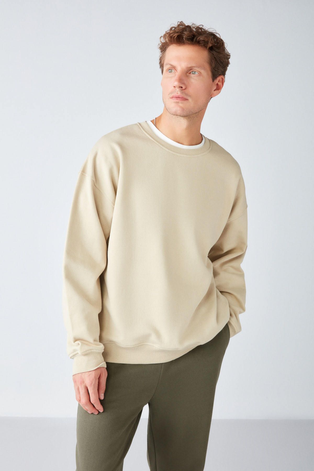 Stephan Men's soft fabric with overwhelm fit round collar beige sweatshirt