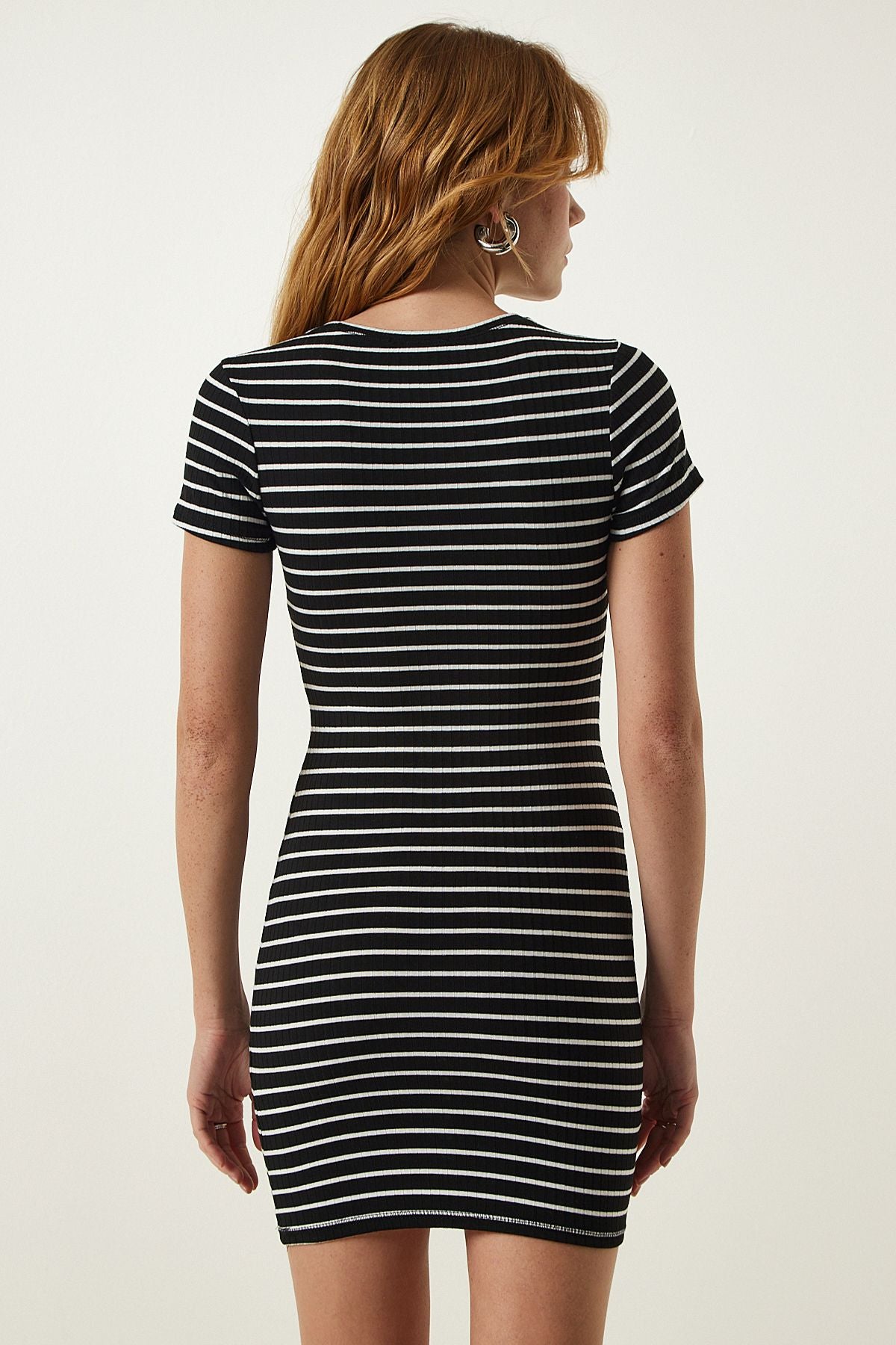 Woman Black striped knitted mini dress ub00227