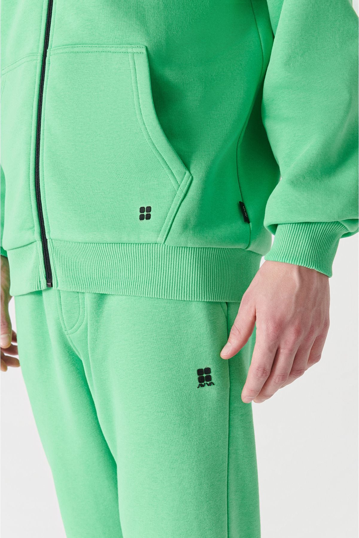 Erkek Neon Yeşil Kapüşonlu 3 Iplik Şardonlu Fermuarlı Sweatshirt E001019