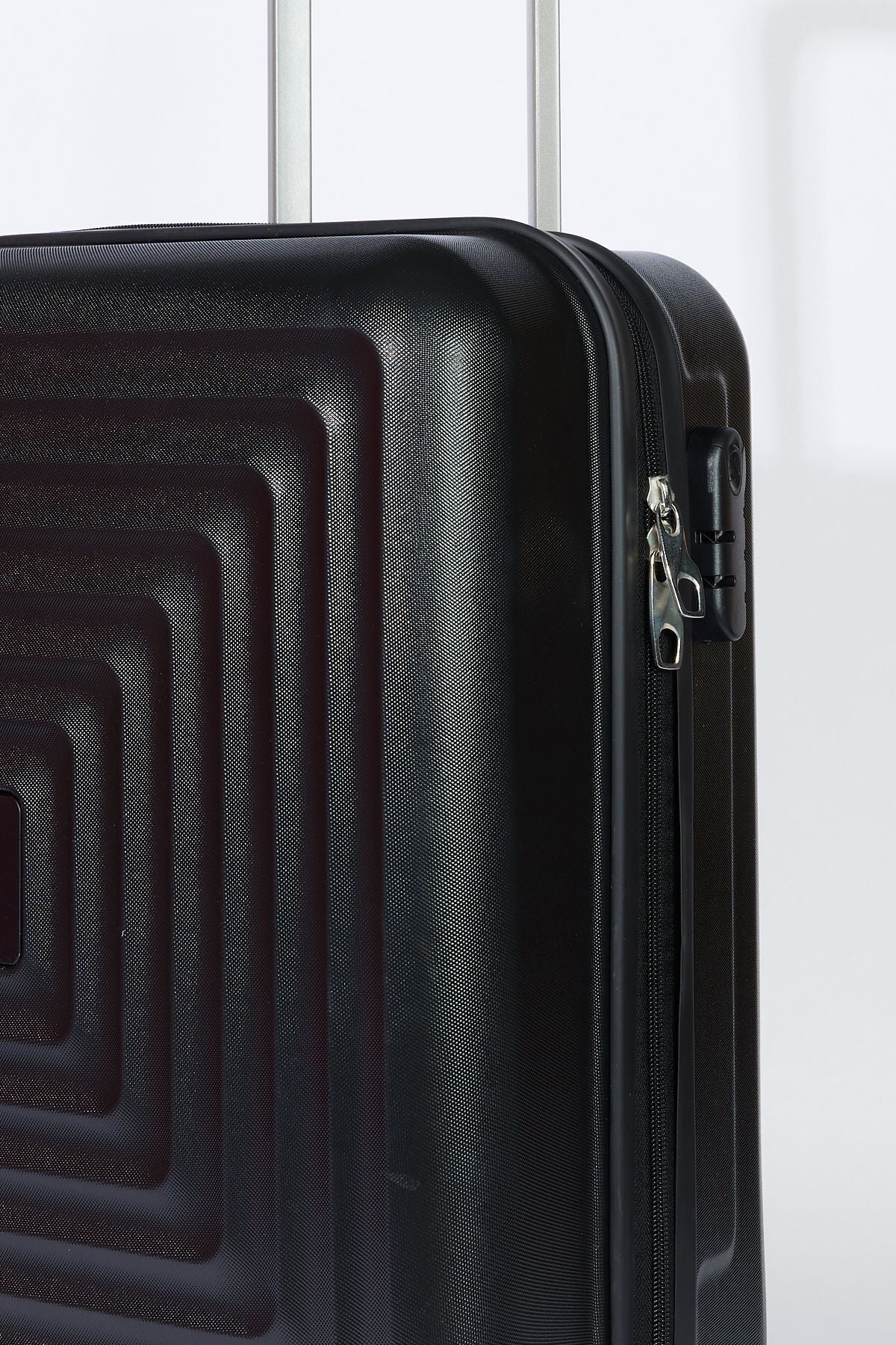 Black cabin (small) size suitcase