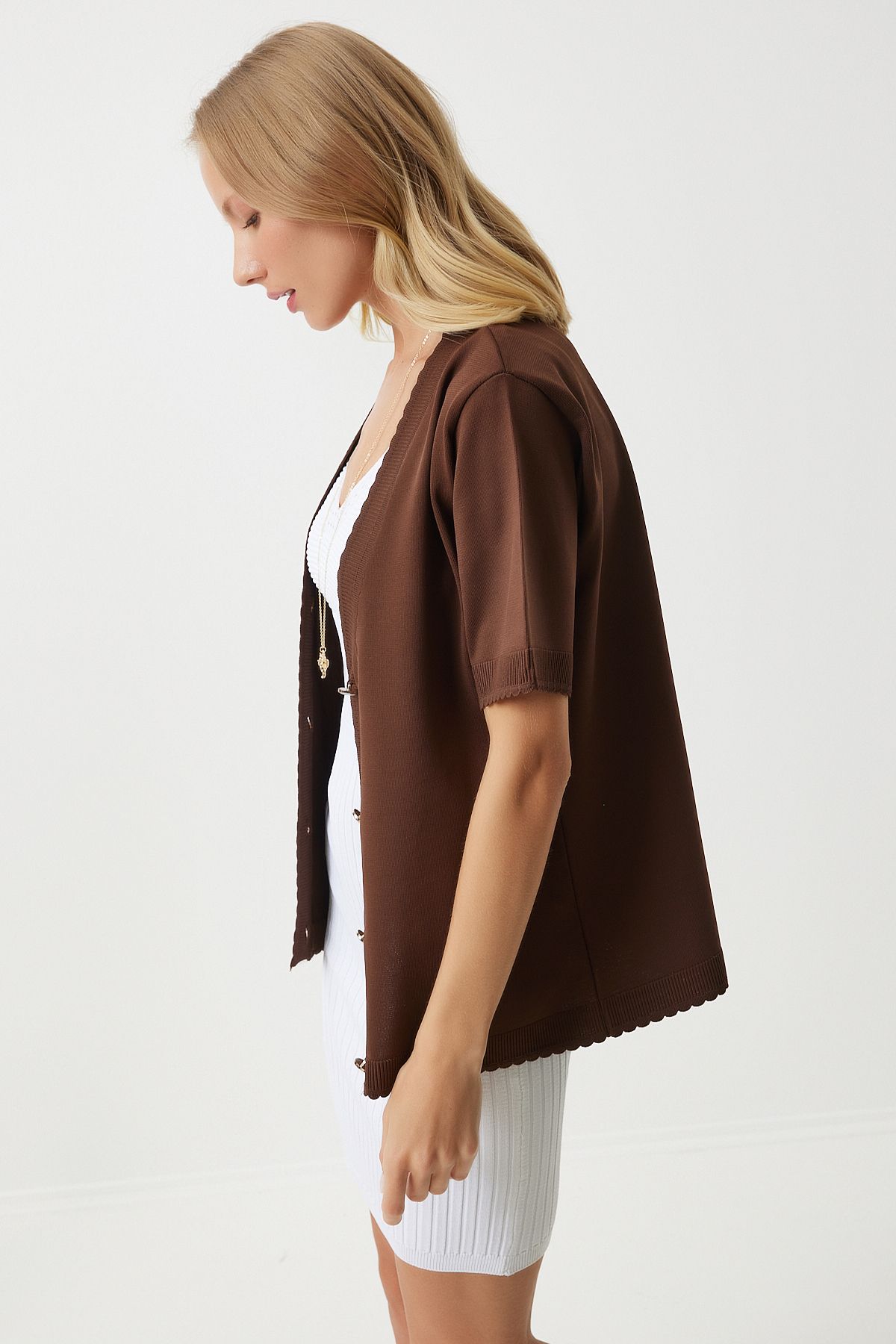 Women's brown chic buttoned seasonal knitwear cardigan OW00043