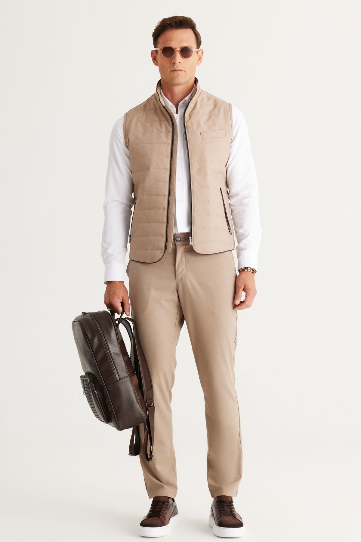 Men's white easy ironable slim fit narrow cut Oxford buttoned collar Acolved cotton shirt