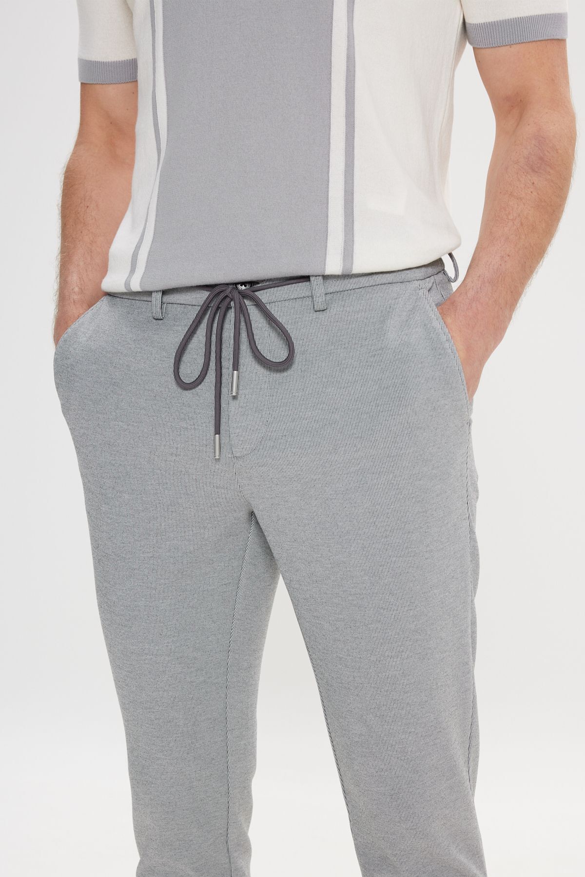 Men's gray slim fit narrow cutting side pocket with waist tied jogger pants