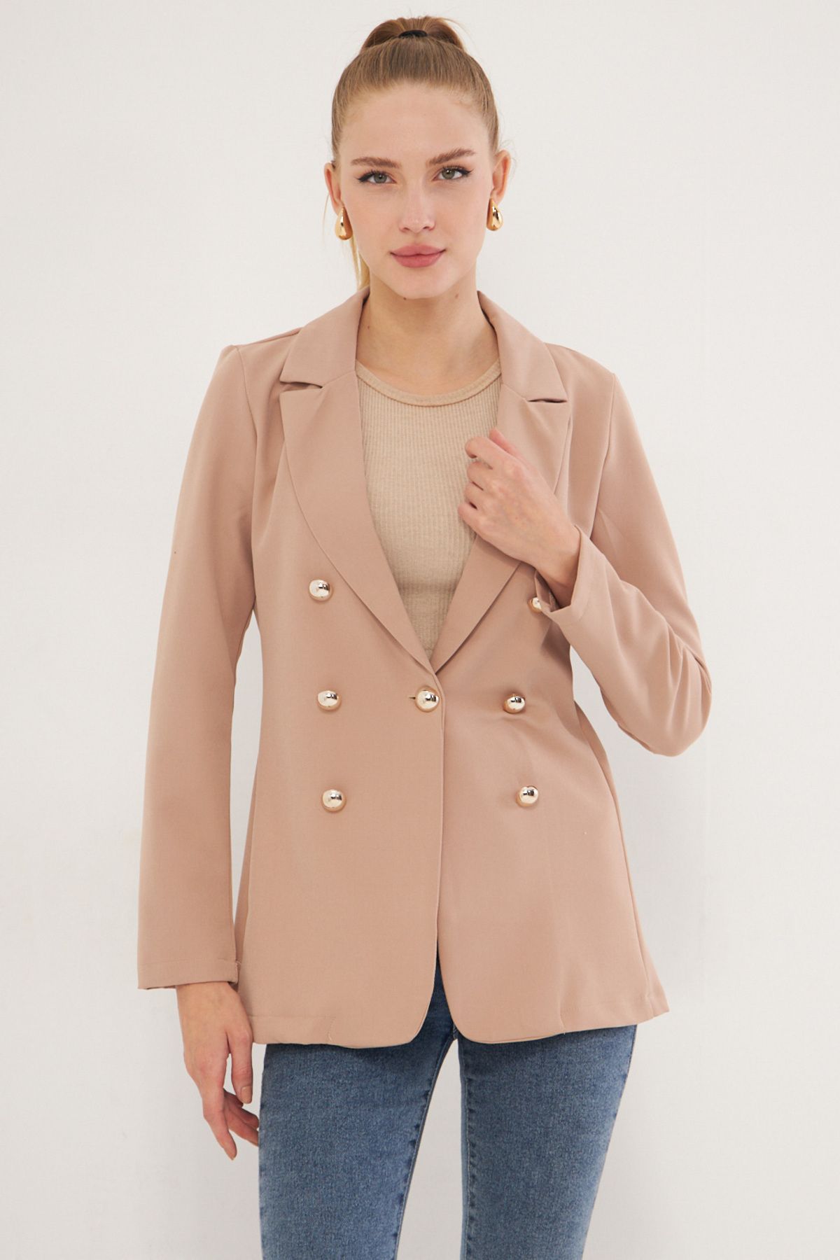 Female beige buttoned jacket ARM-20K001151