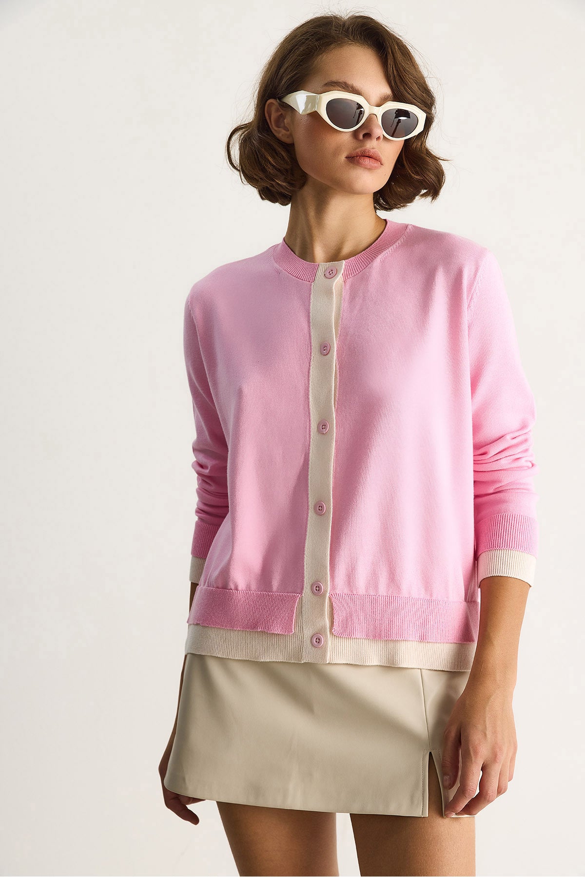 Women's Contrast Colored Crew Neck Button-Front Cardigan TH251035 60283540