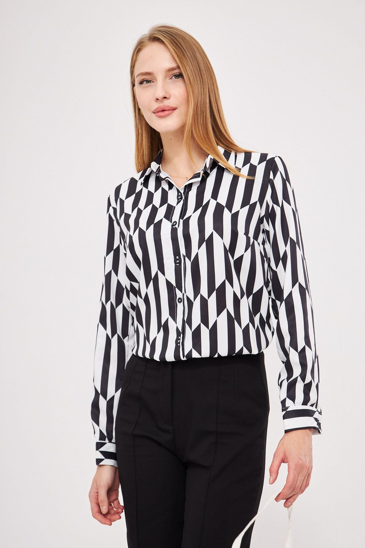 Women's Black-and-White Patterned Long Sleeve Shirt ARM-24K001017