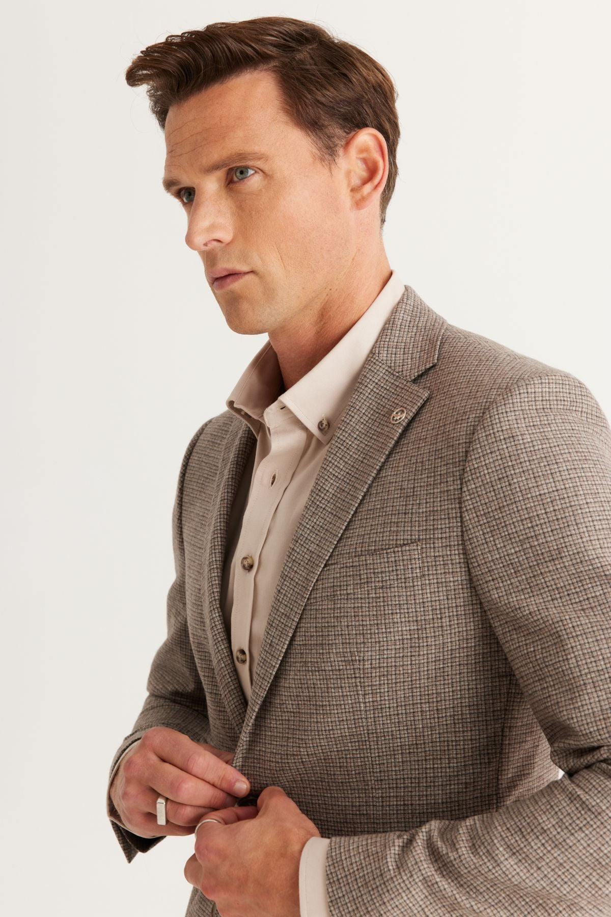 Slim fit narrow cut mono collar square woolen suits