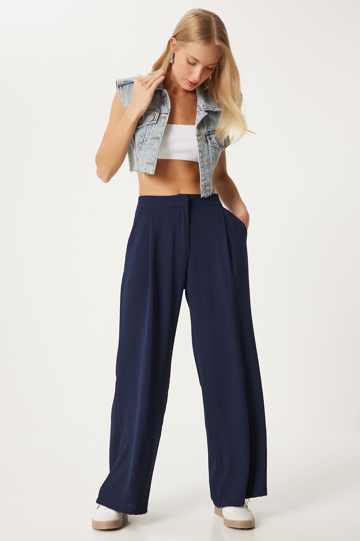 Woman Navy Blue Pleated Woven Palazzo Pants UL00038