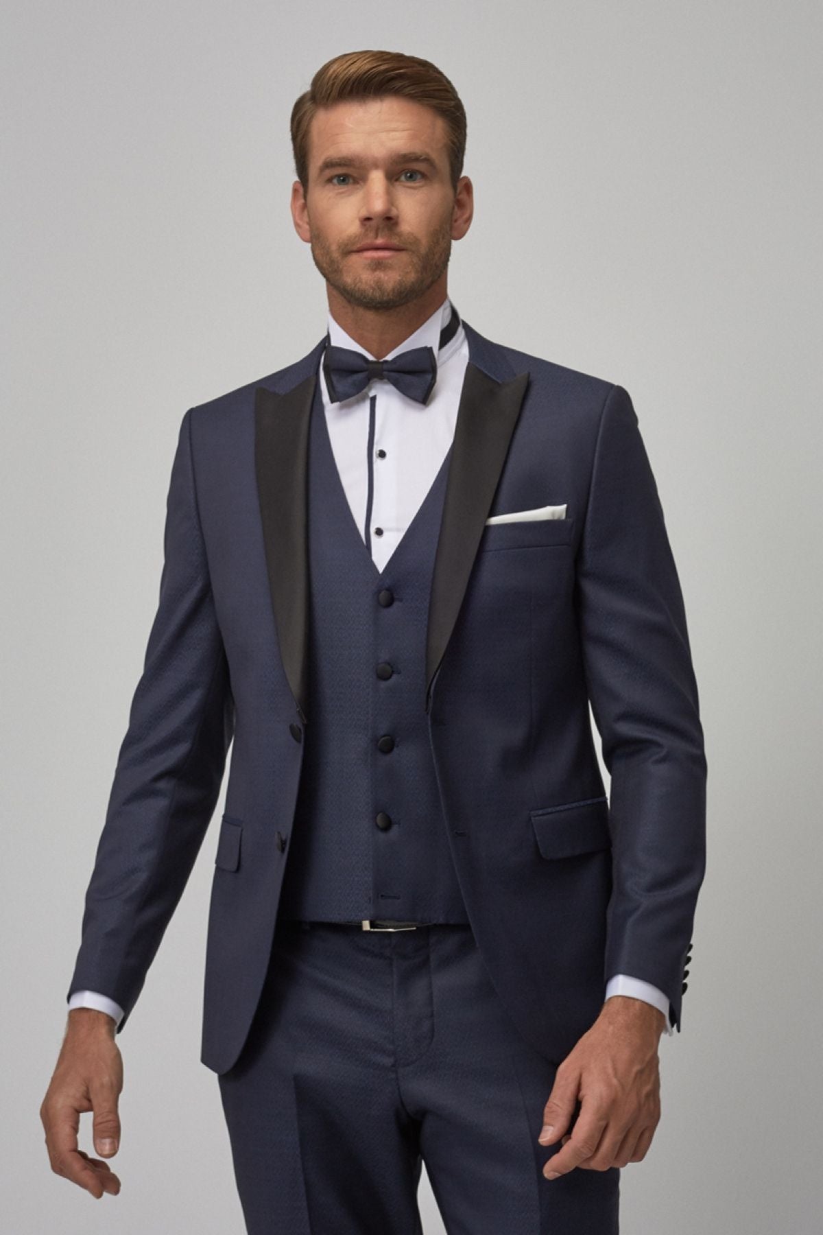 Men's slim fit narrow -cut vest with tuxedo grooming