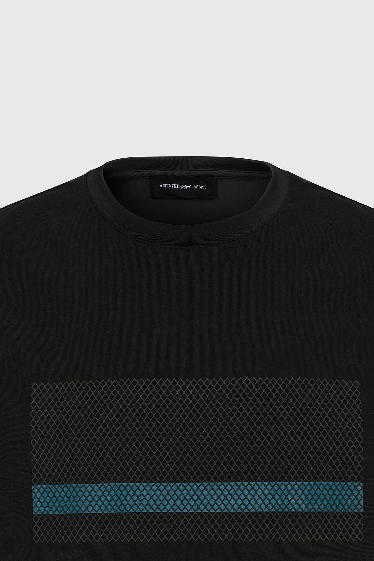 Men's black slim fit narrow cut bicycle collar printed cotton t -shirt