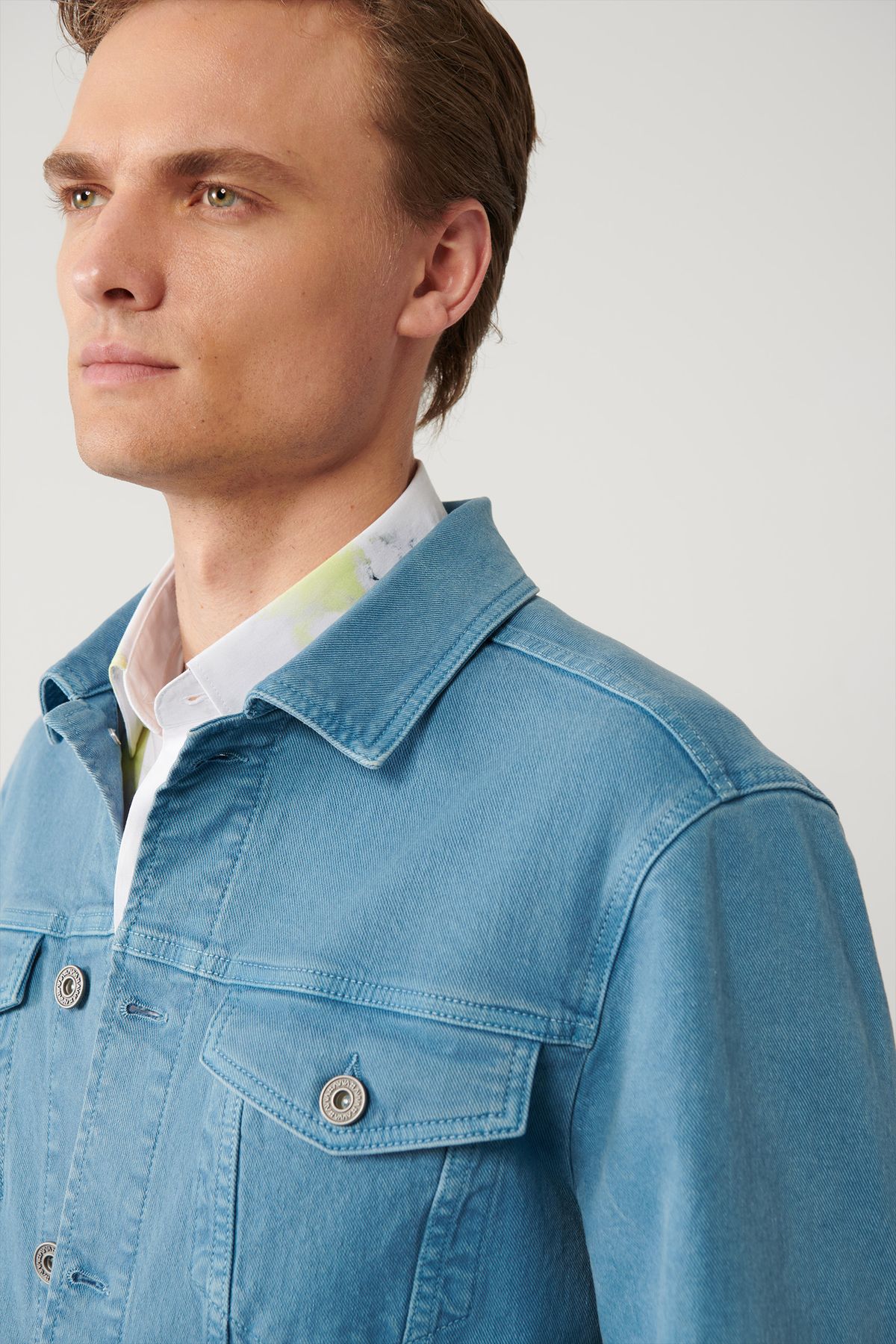 Men's Indigo Classic Neck Garment Dyed Pocket Denim Jacket A41y6020