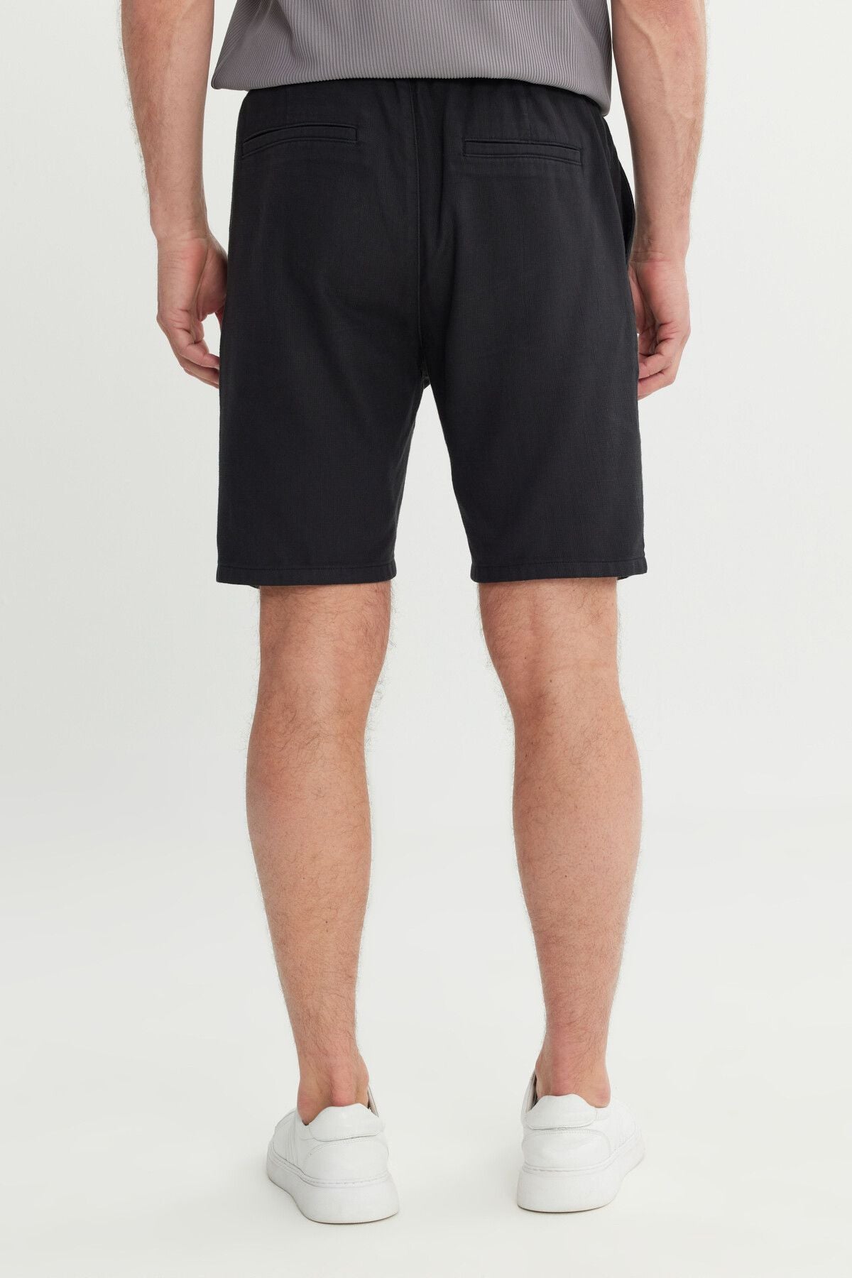 Men's black 100 %cotton comfort fit waist connected flamned side pocket shorts