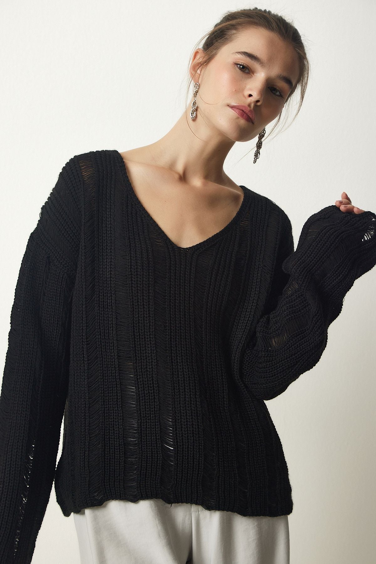 Women's black tear detailed overwhelm knitwear sweater ki00105