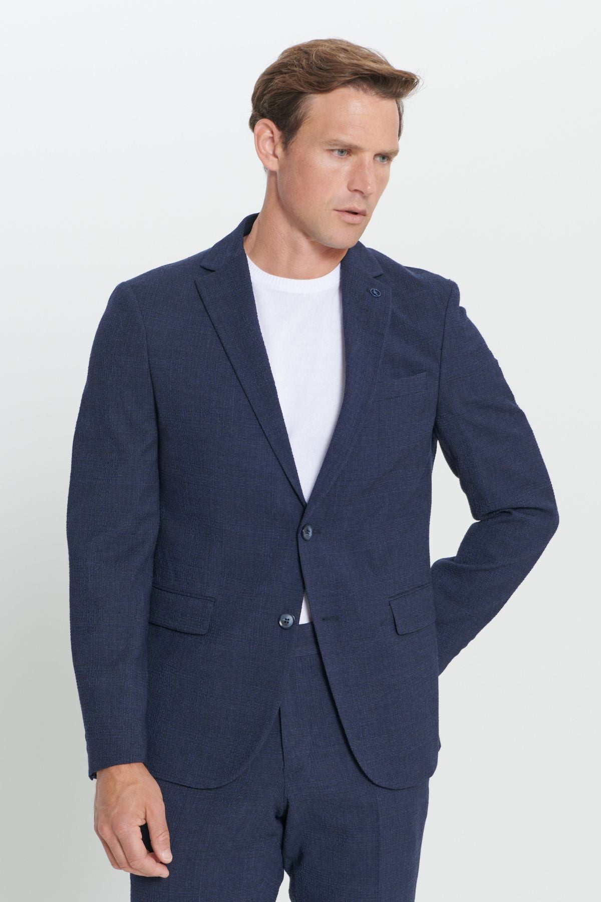 Men's navy blue slim fit narrow cut Mono collar wafer patterned woolen suits