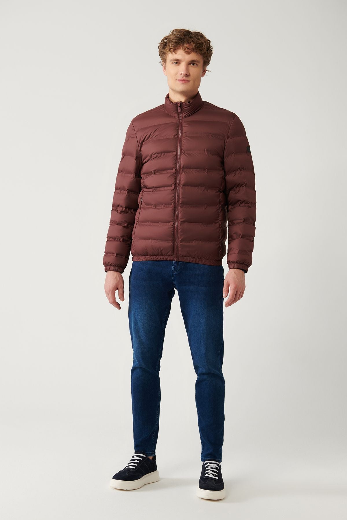Men's burgundy upright collar water repulsive windproof light swelling coat E006019