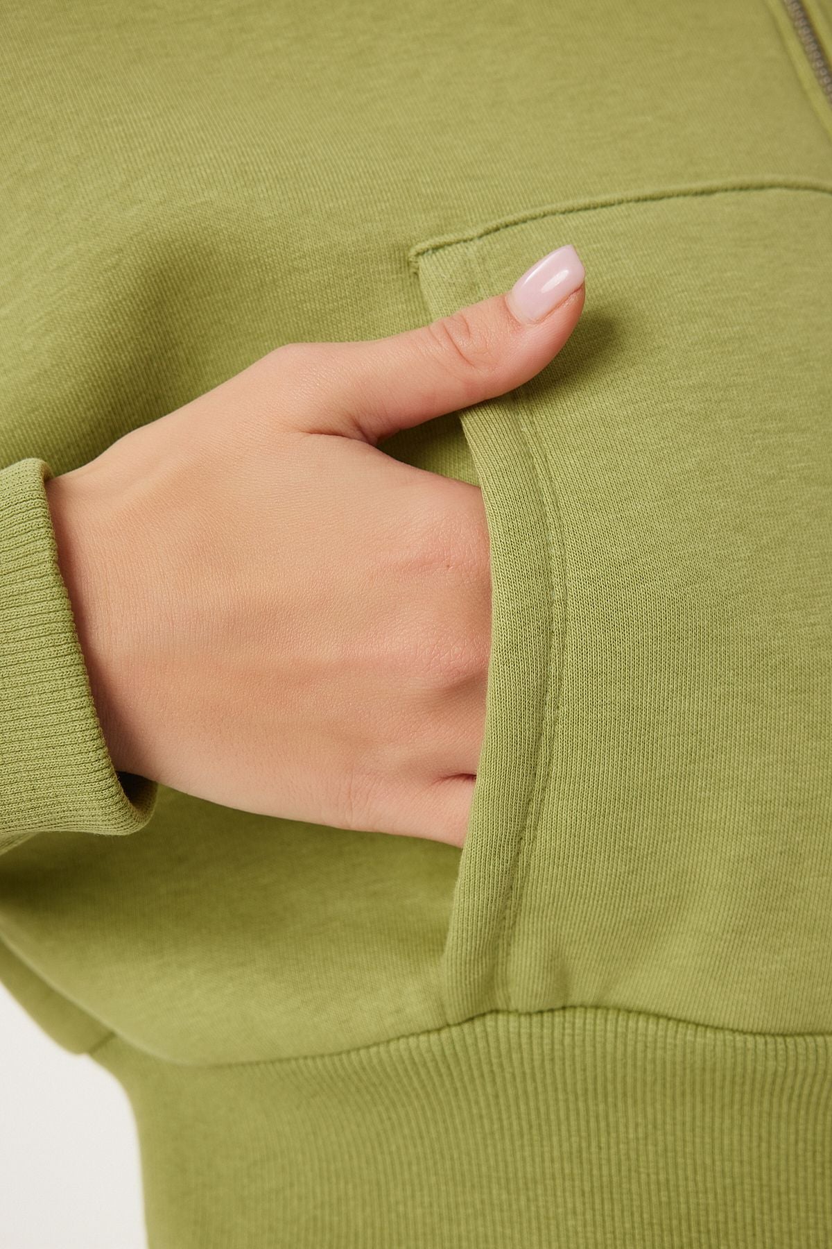Female peanut green hoods
