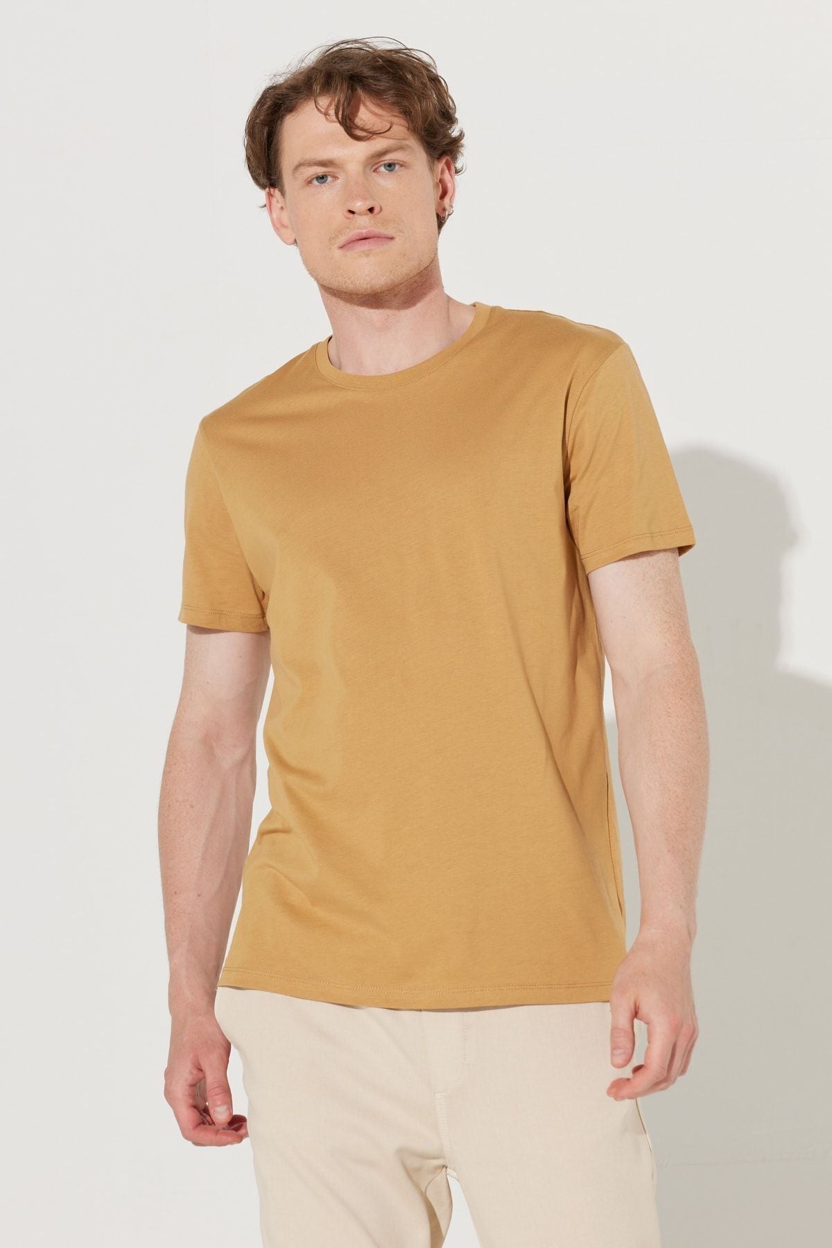 Men's mustard slim fit narrow cut 100 %cotton bike collar Basic T -shirt