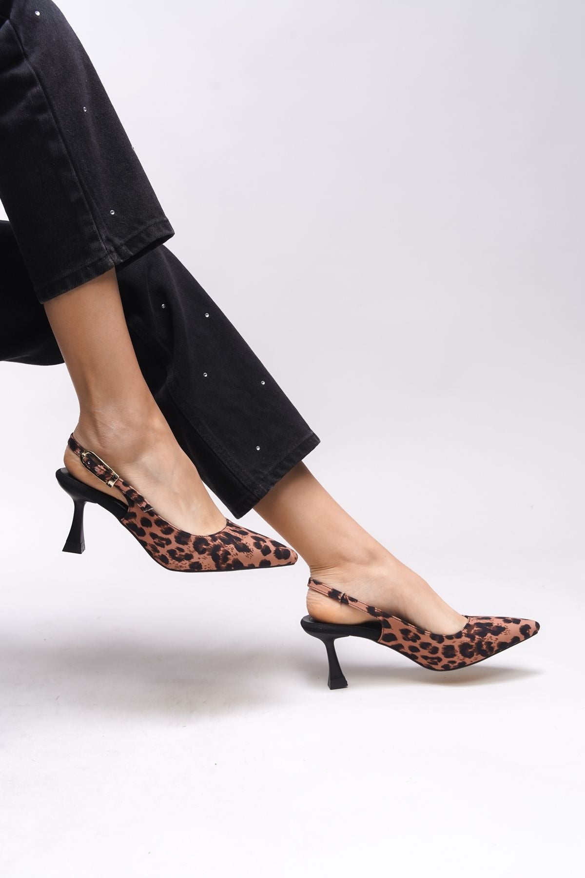 Yalalaela Behind Behind the Light Pointed Nose Stiletto 0012700 Taba Leopard