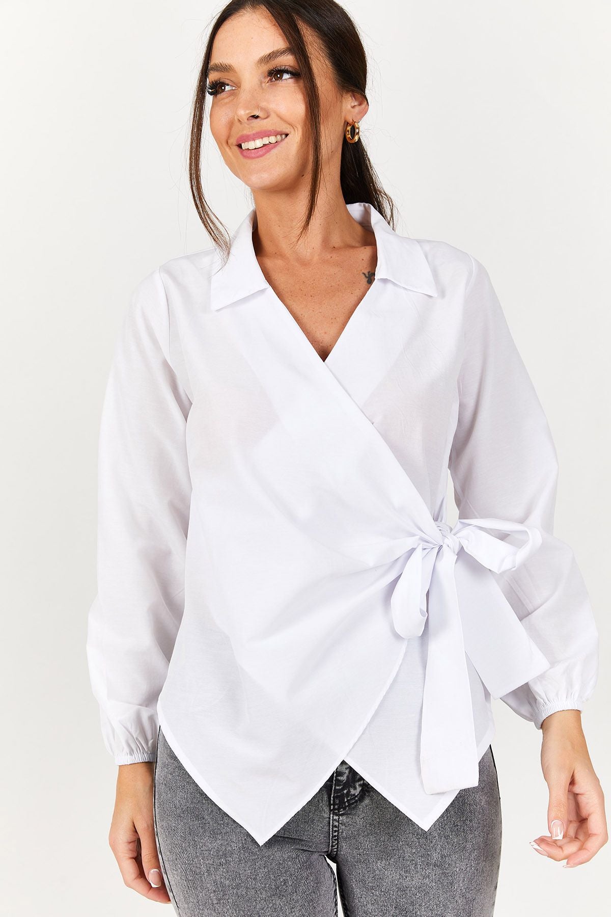 Woman White Collar Cruve Blouse ARM-22Y024025