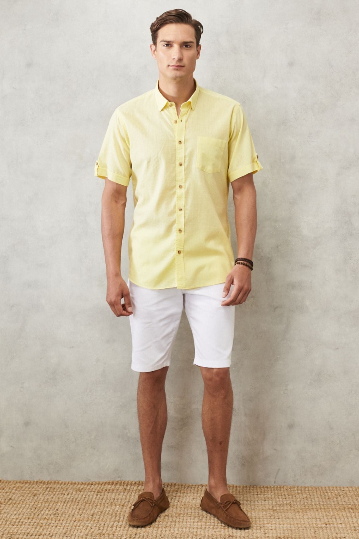 Men's light yellow comfort fit comfortable cut buttoned collar linen looking 100 %cotton short sleeve shirt