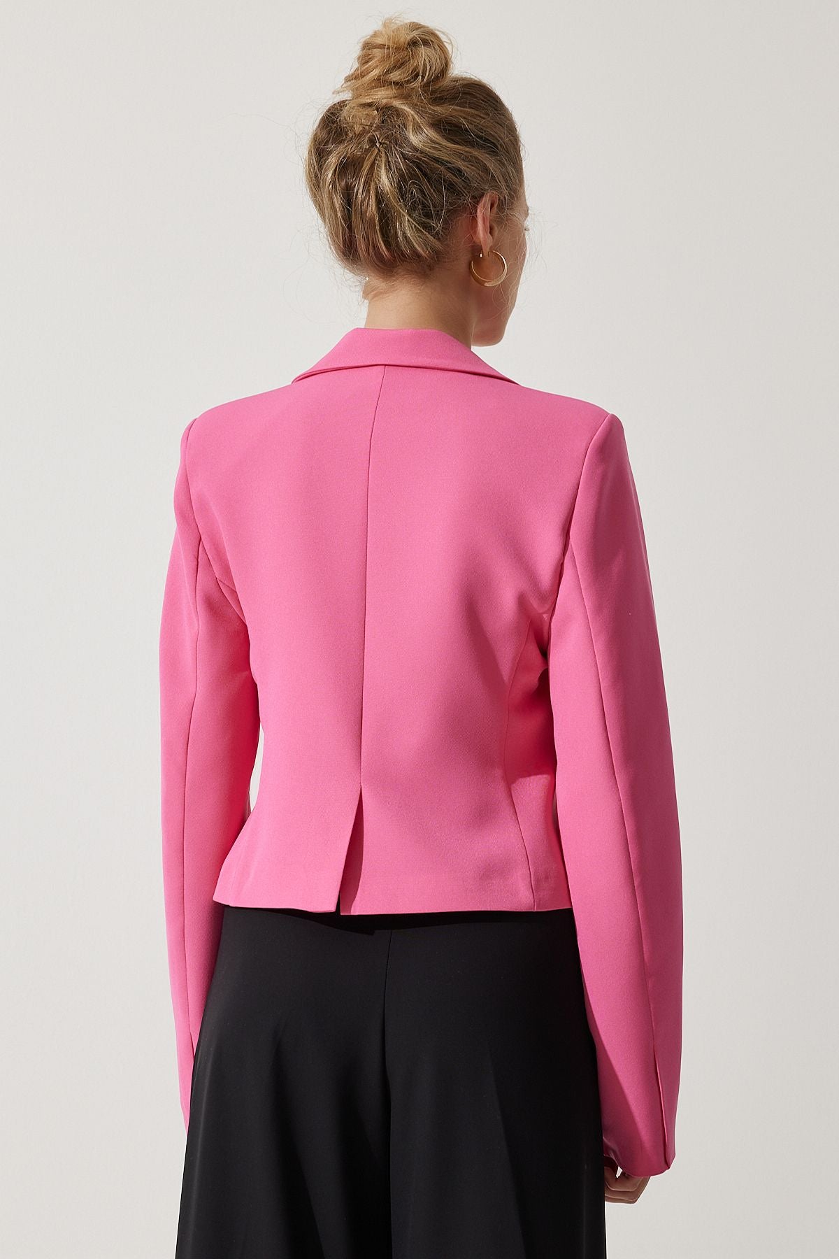 Kadın Pembe Kontrast Düğmeli Kısa Blazer Ceket WF00071