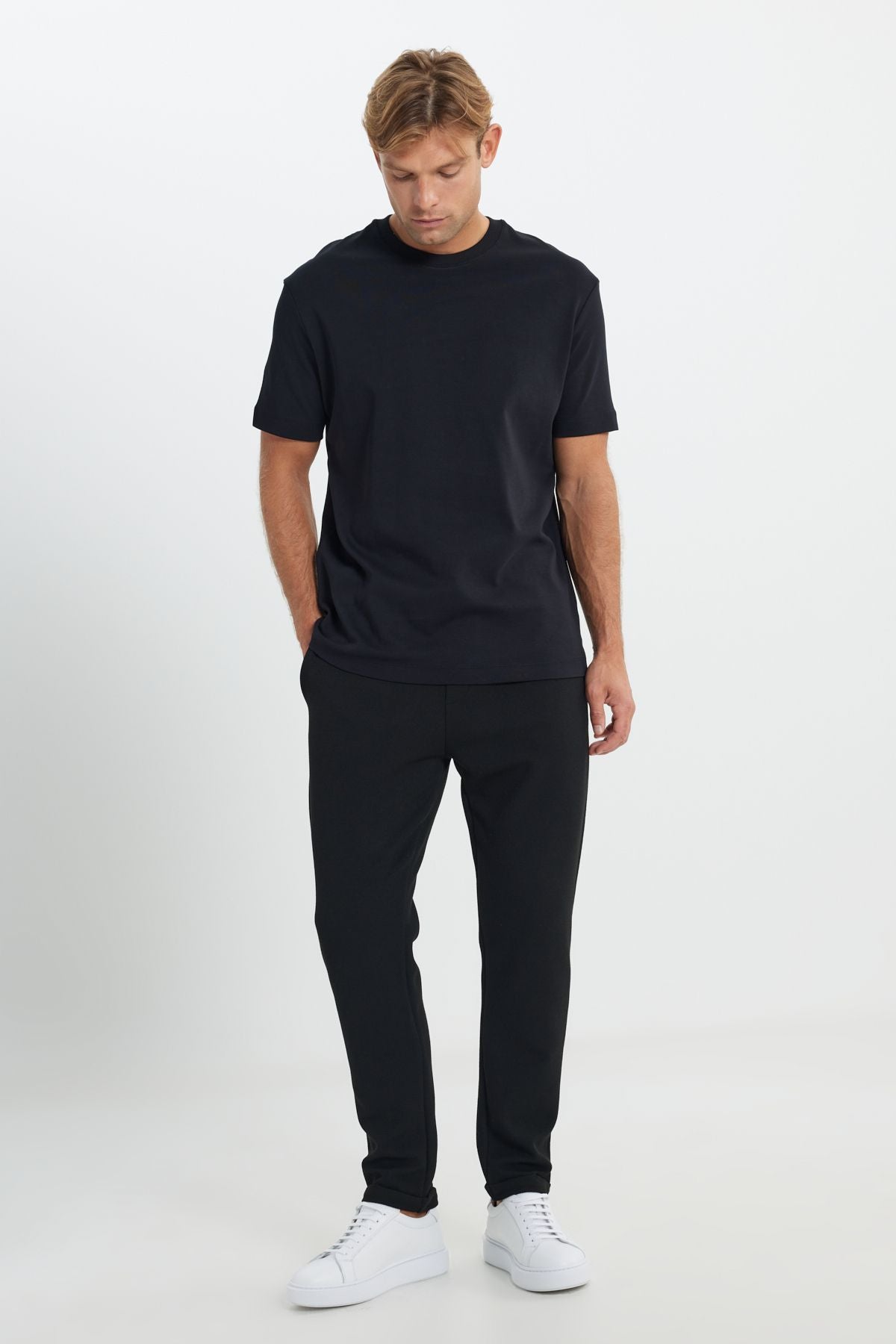 Men's Black Standard Fit Normal Cutting Pocket Flexible Knitting Pants