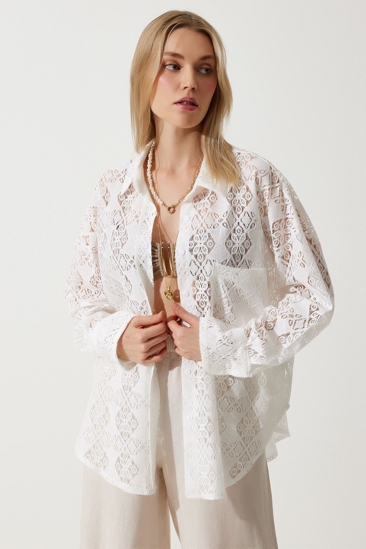 Woman White Premium Oversize Lace Shirt SV00011