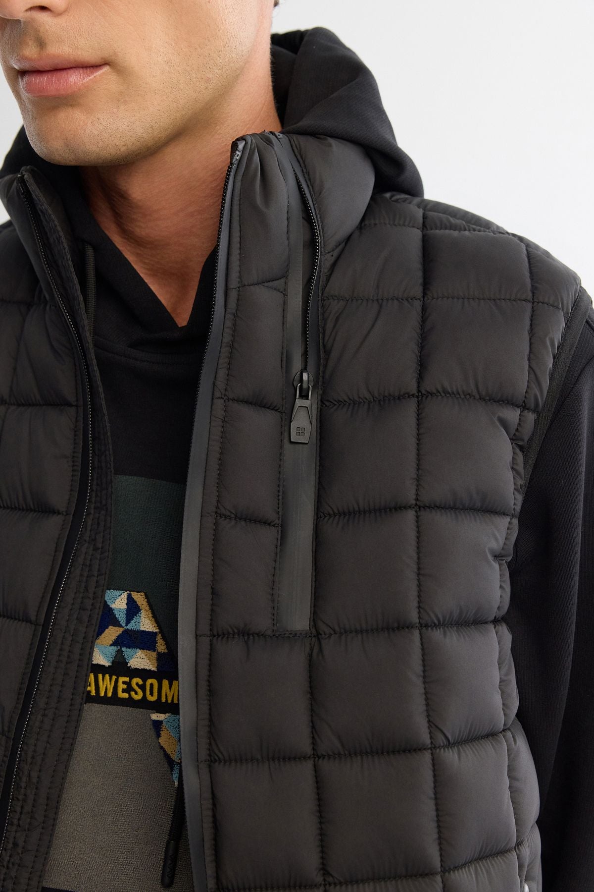 Men's black upright collar square quilted thermometer swelling vest a42y6502