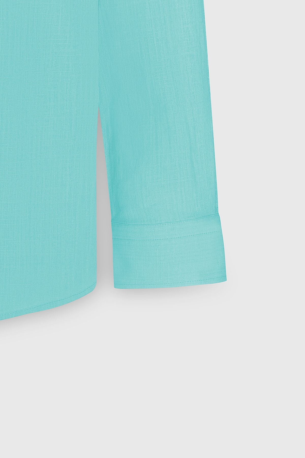Men's turquoise comfort fit comfortable cut hidden button collar 100 %cotton pennant shirt