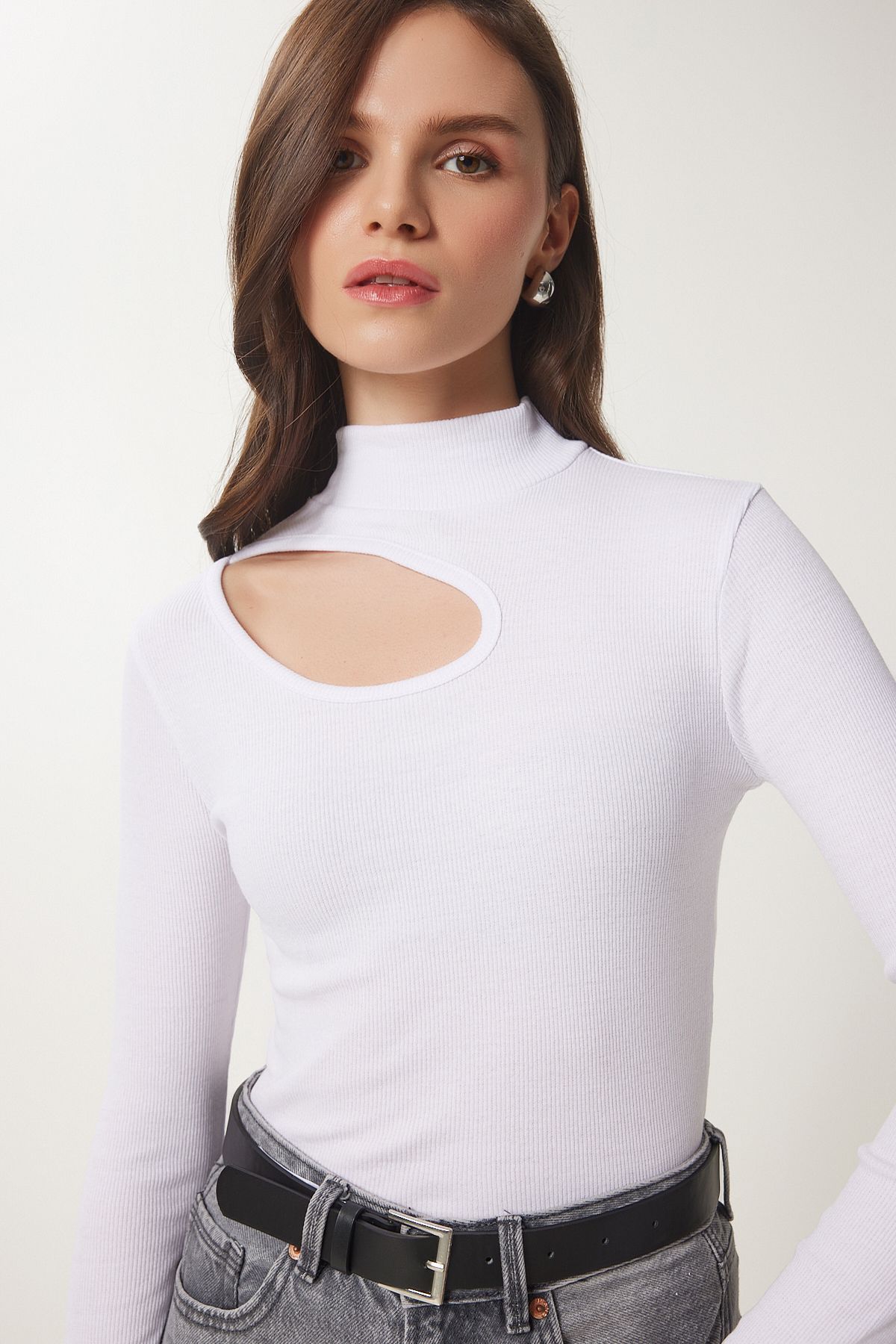 Woman White Cut Out Detailed Wick Knitting Blouse GT00065