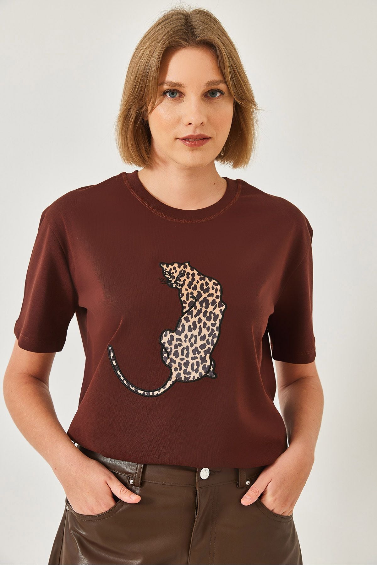 Female Bicycle Collar Leopard Printed Tshirt 60261345