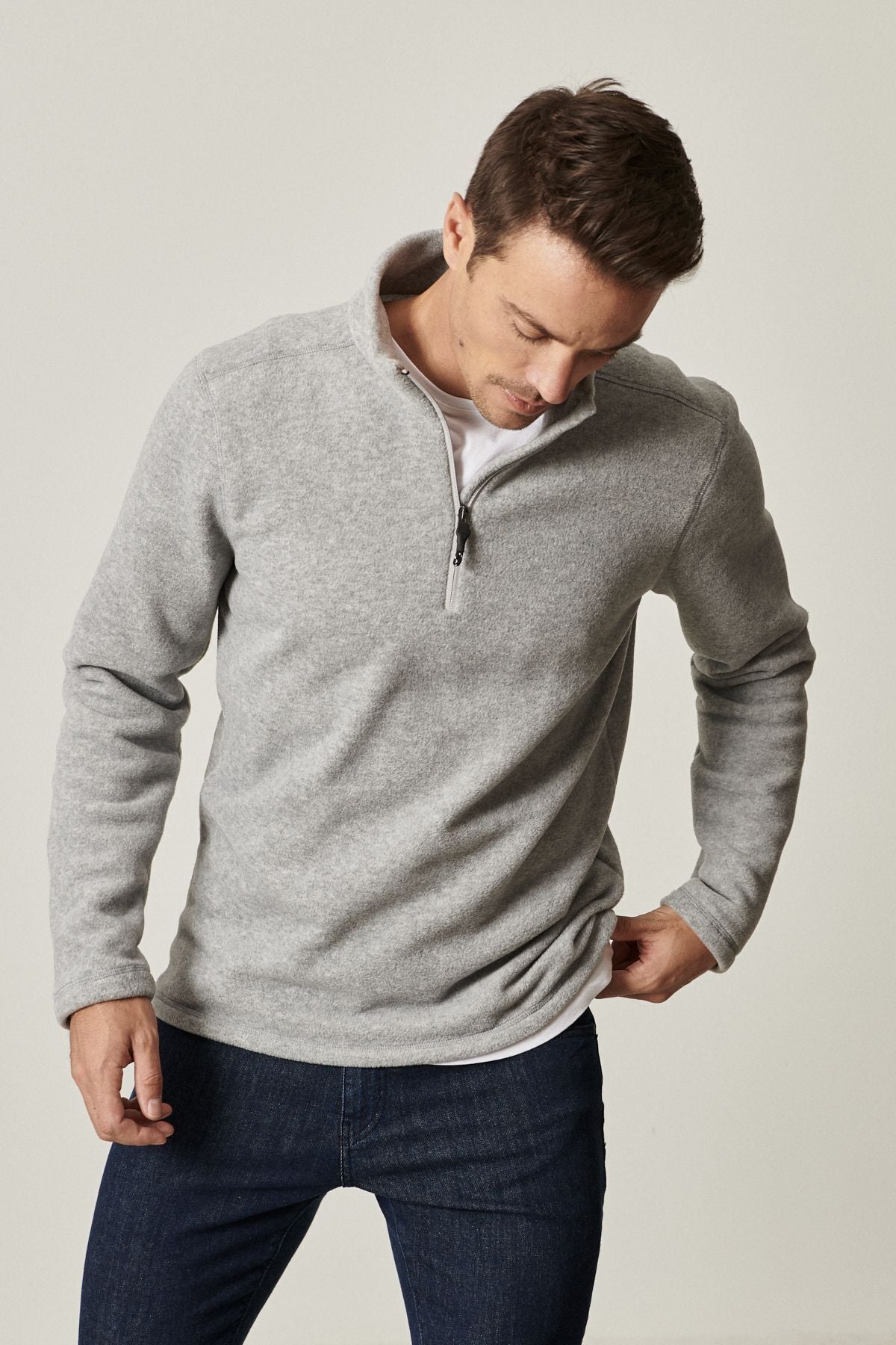 Men's gray anti-pilling hair-free standard fit upright bato collar cold-proof polar sweatshirt