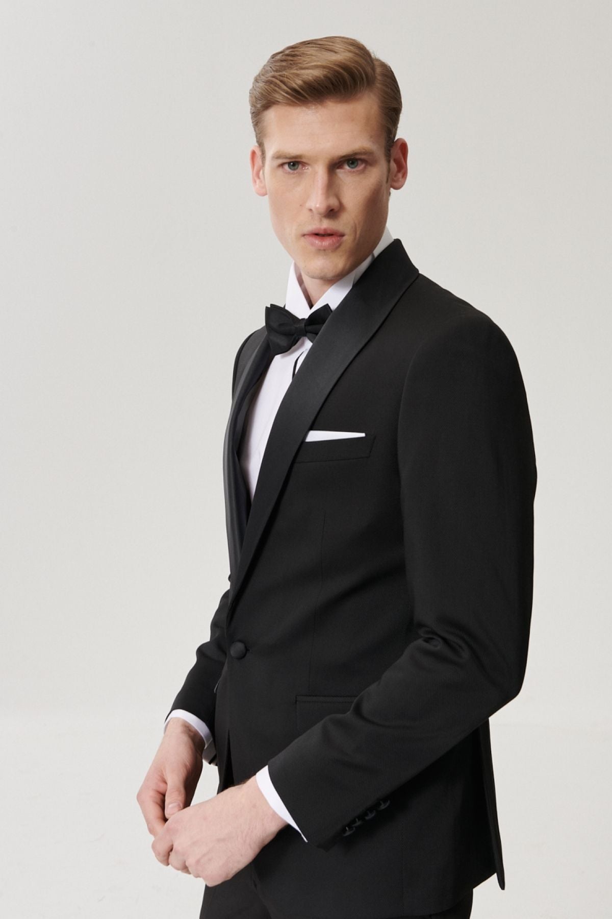 Men's slim fit narrow cut -off pattern tuxedo grooming