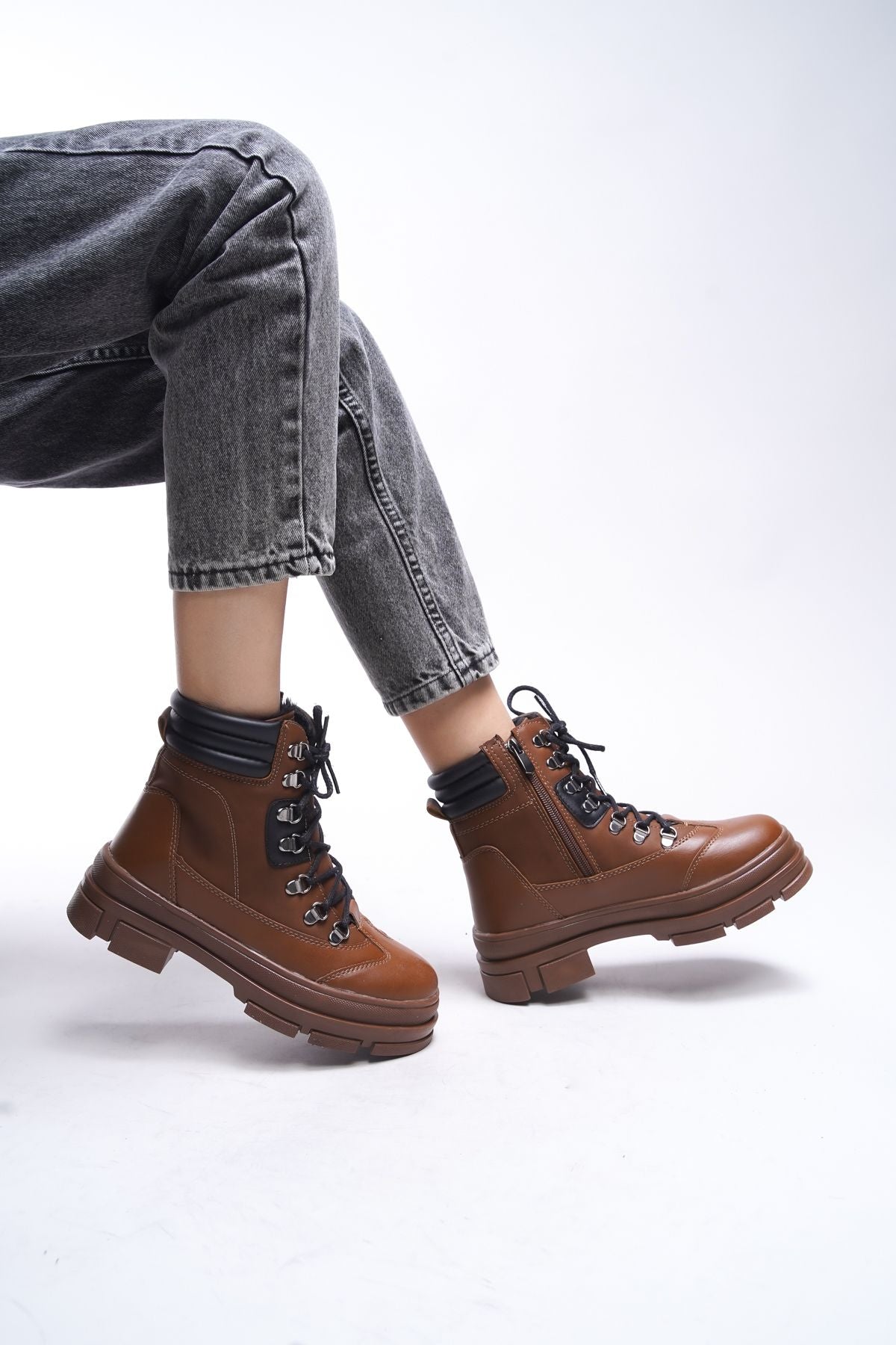 Taba Women Zipper Postal Bot 00127645