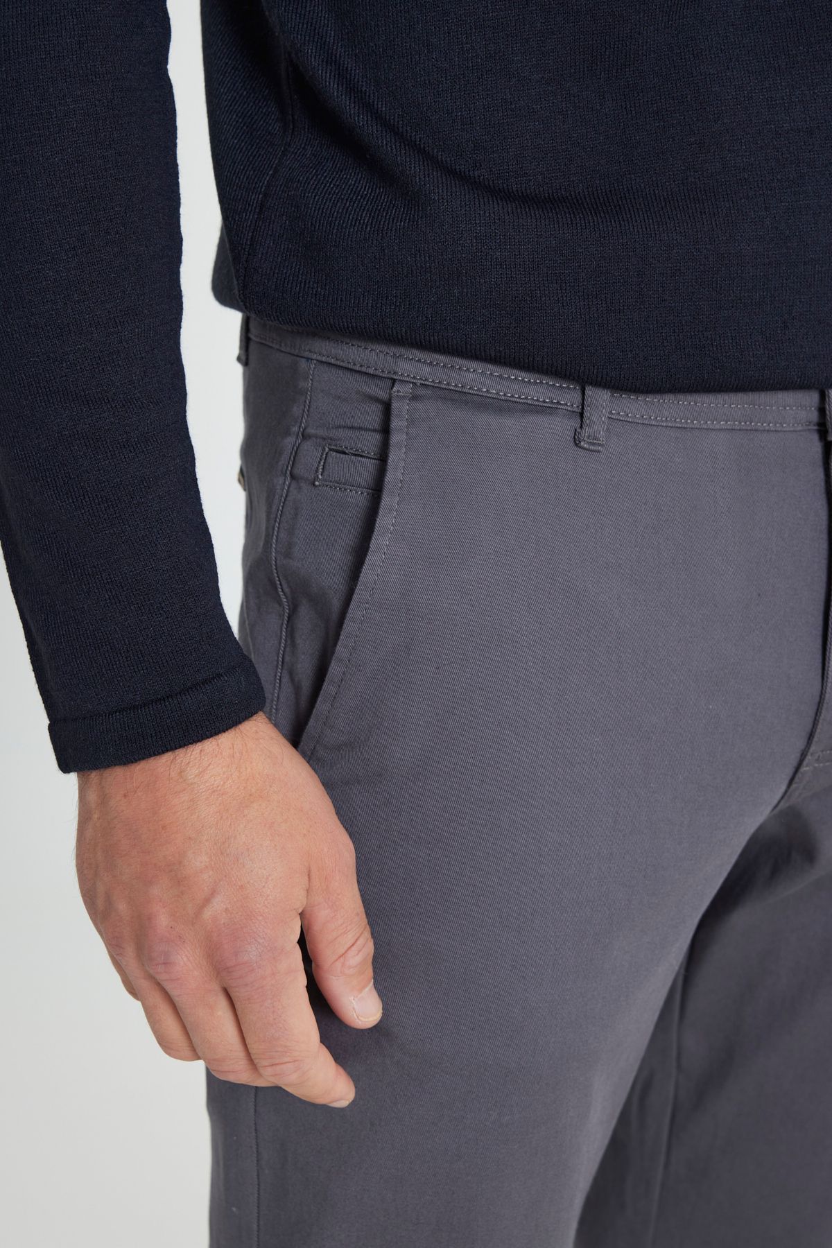 Men's anthracite slim fit narrow cut cotton flexible chino pants