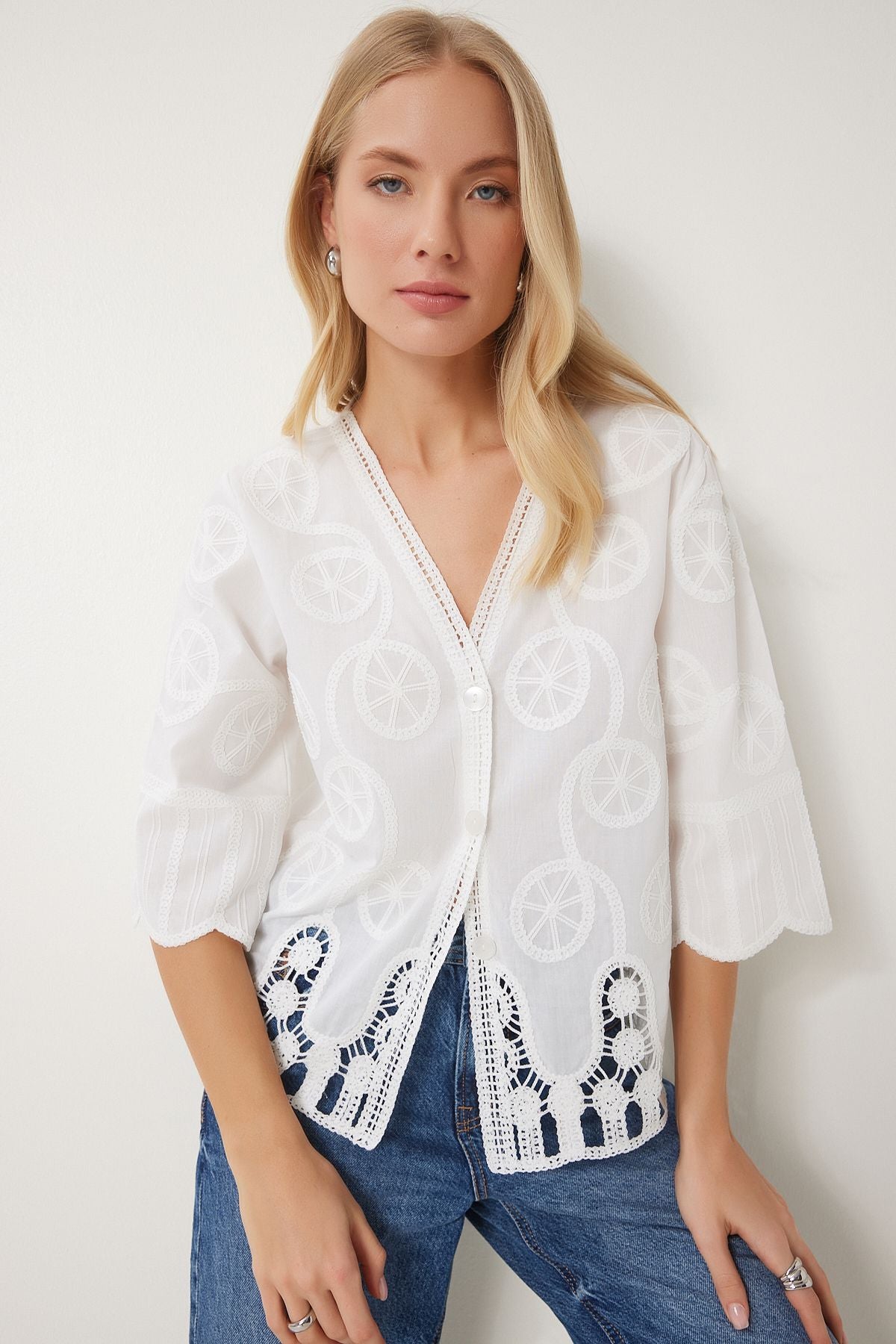 Woman White Romantic Embroidered Woven Shirt Blouse QS00012