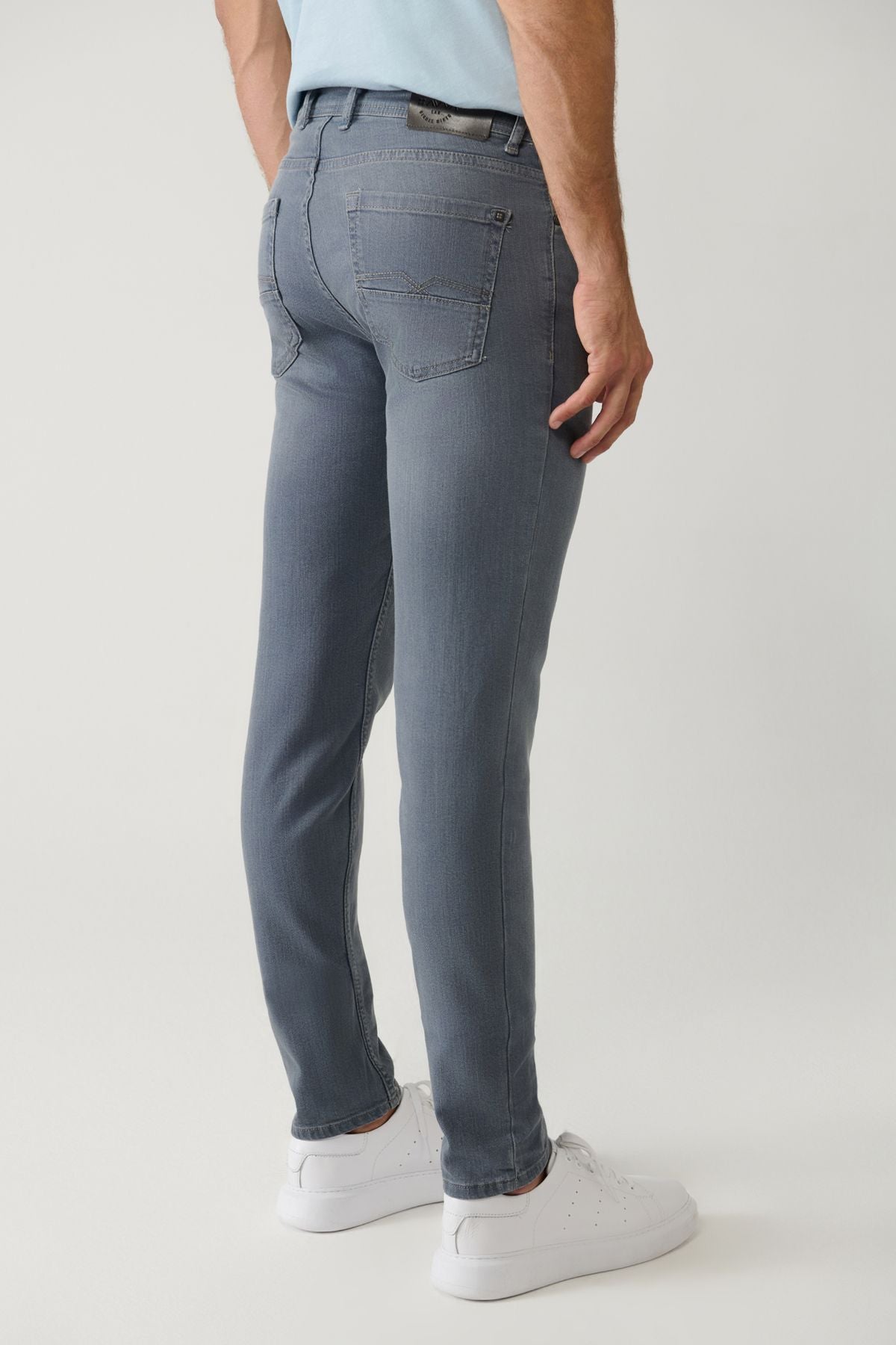 Men's Gray Obedness Washing Flexible Jean Pants A41y3512