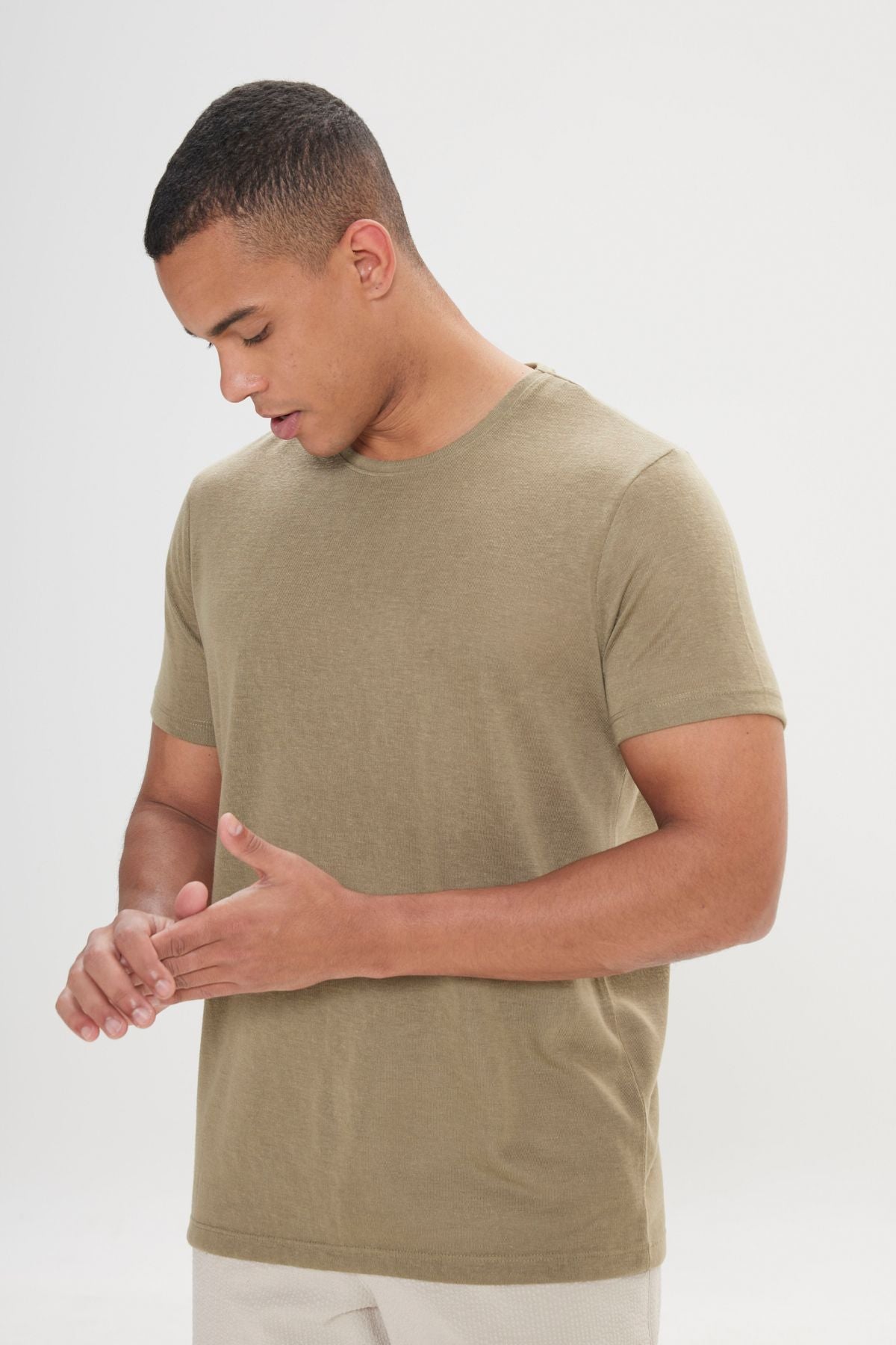 Men's Khaki Slim Fit Narrow Cut Bike Bike Neck Linen Looking T -shirt