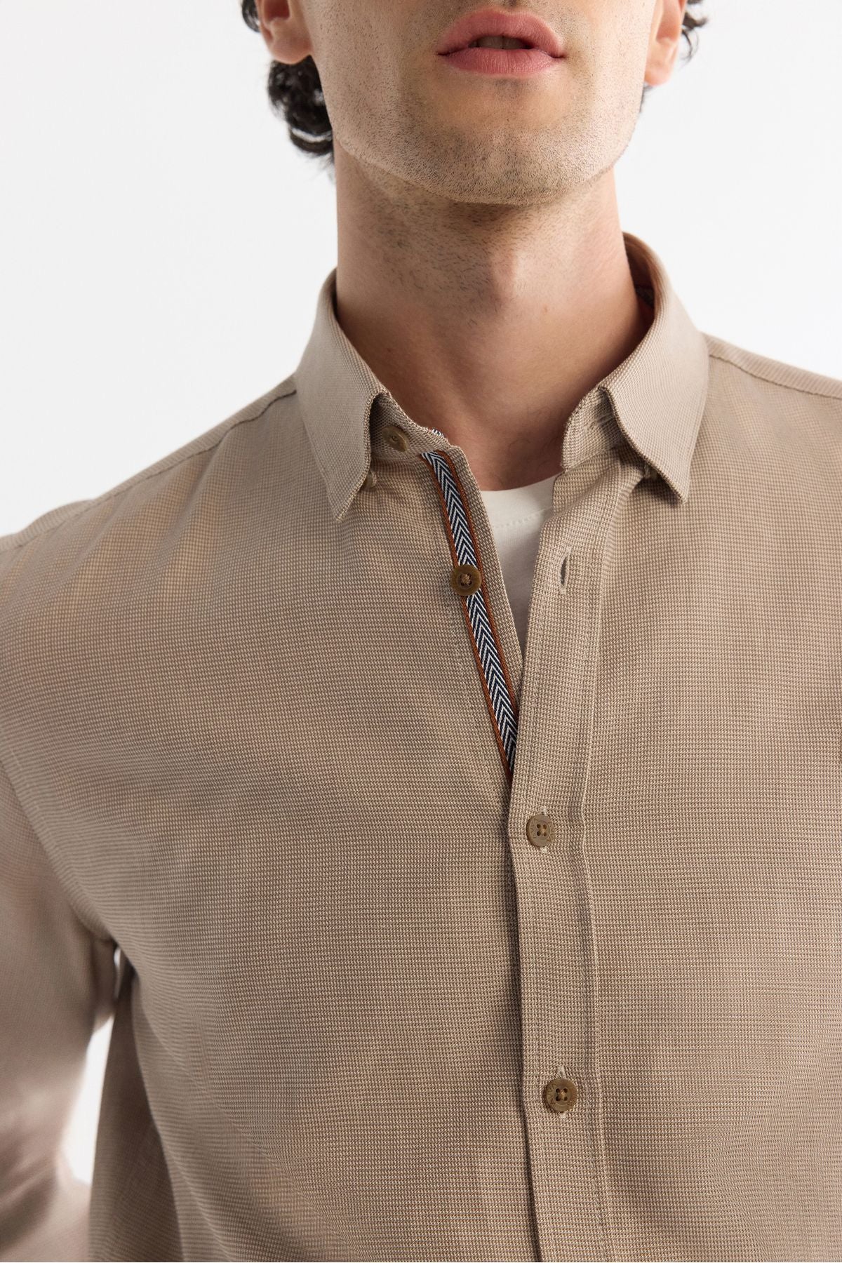 Men's beige button collar 100 %cotton patterned shirt A42Y2049