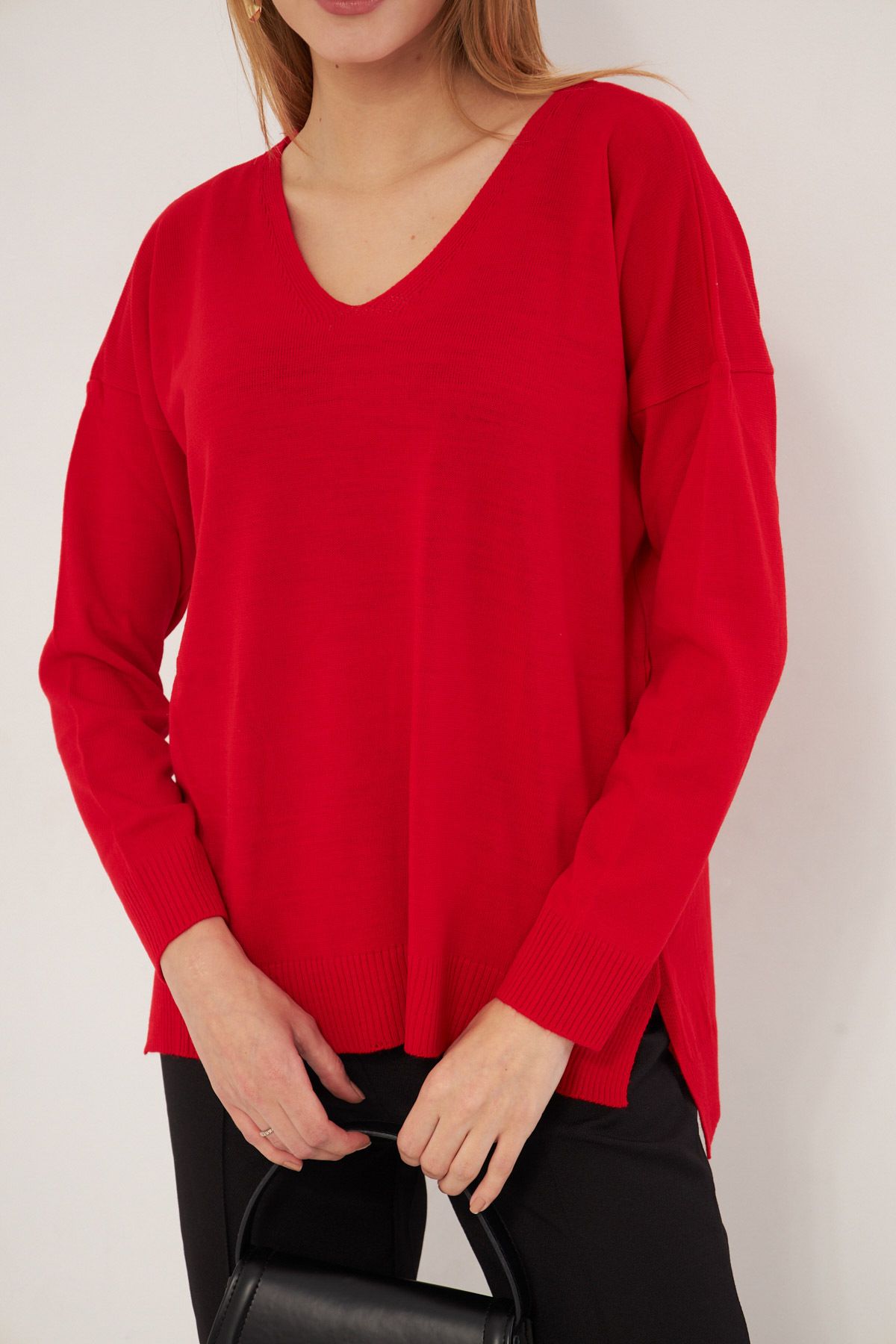 Woman Red V-Yaka front short back long knitwear sweater ARM-22Y012013