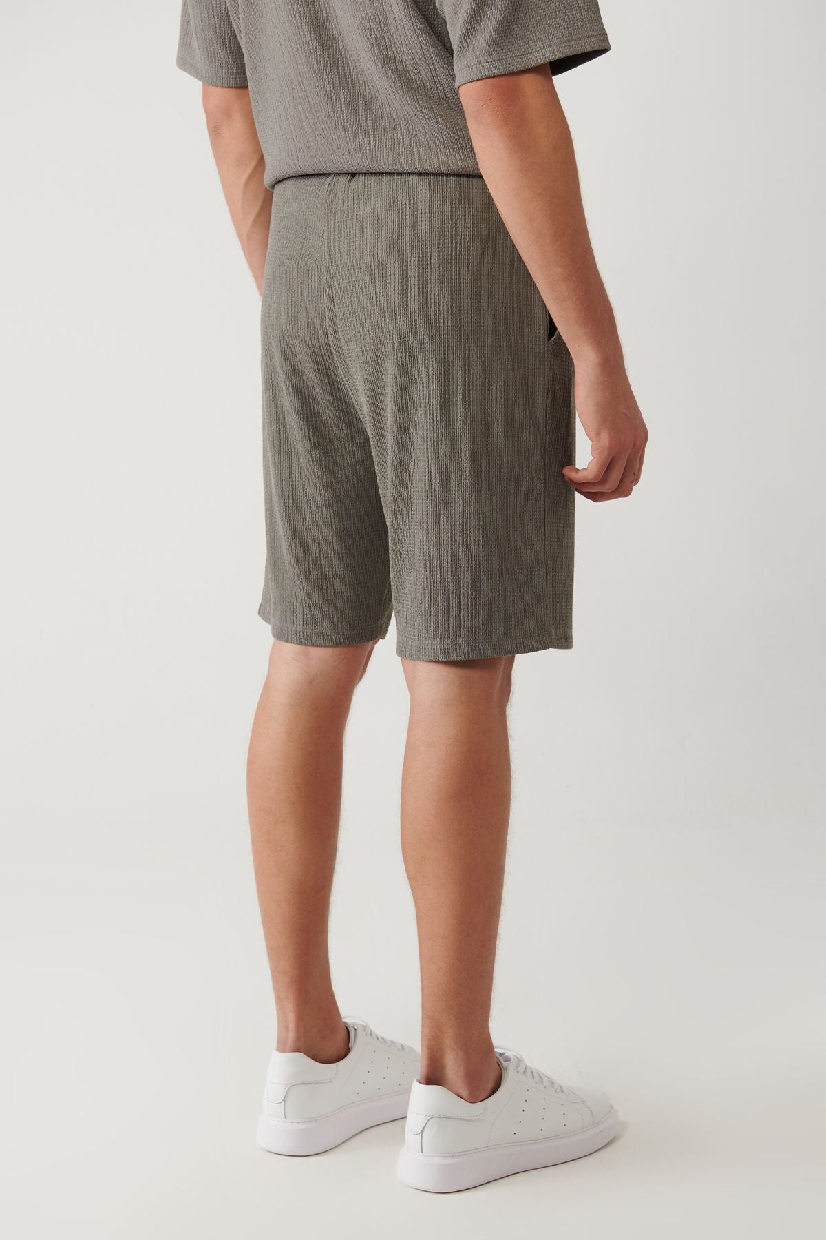 Men's anthracite side with pocket ribbed shorts A41y3639
