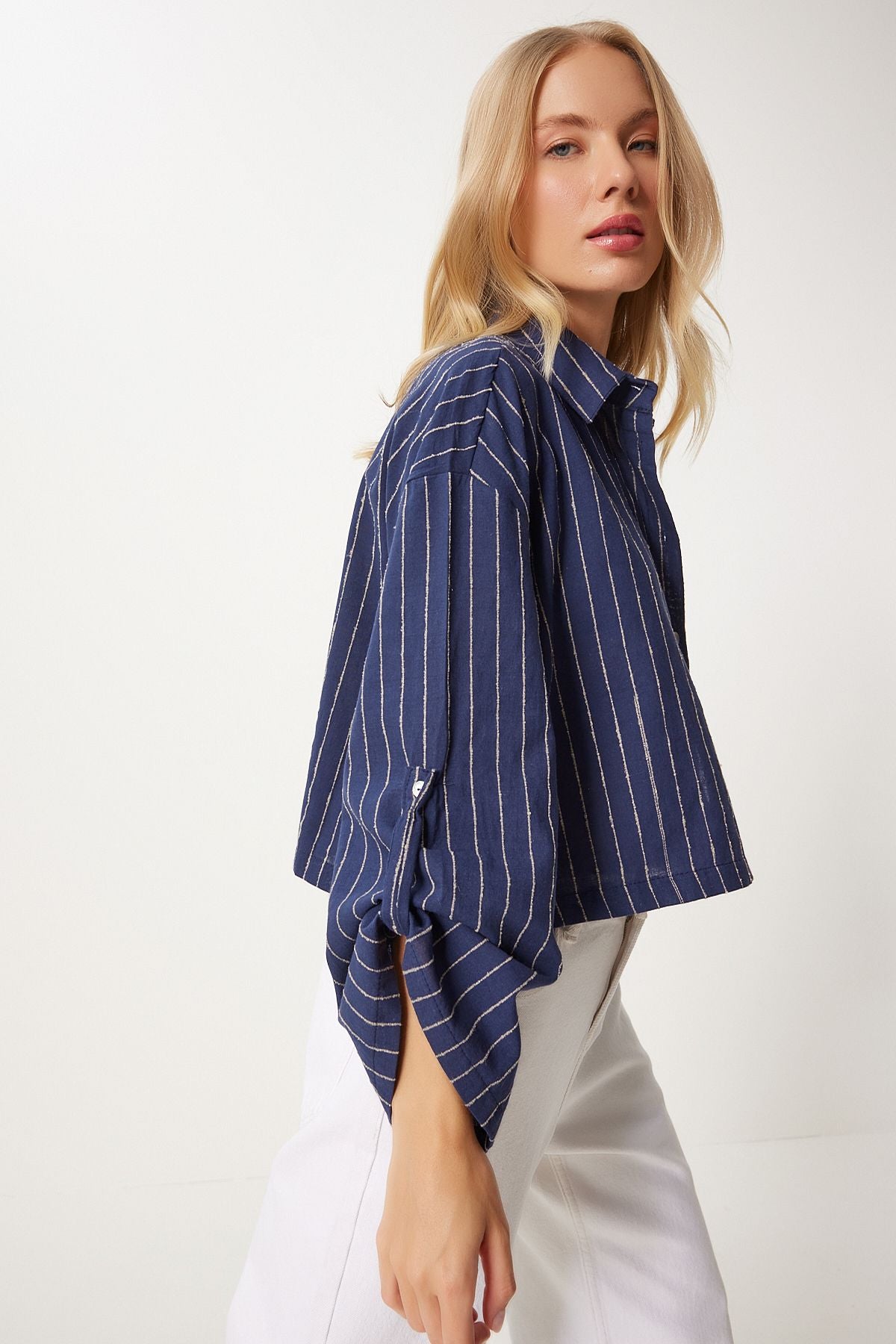 Woman Navy Blind Fine striped Crop Flax Shirt DM00140