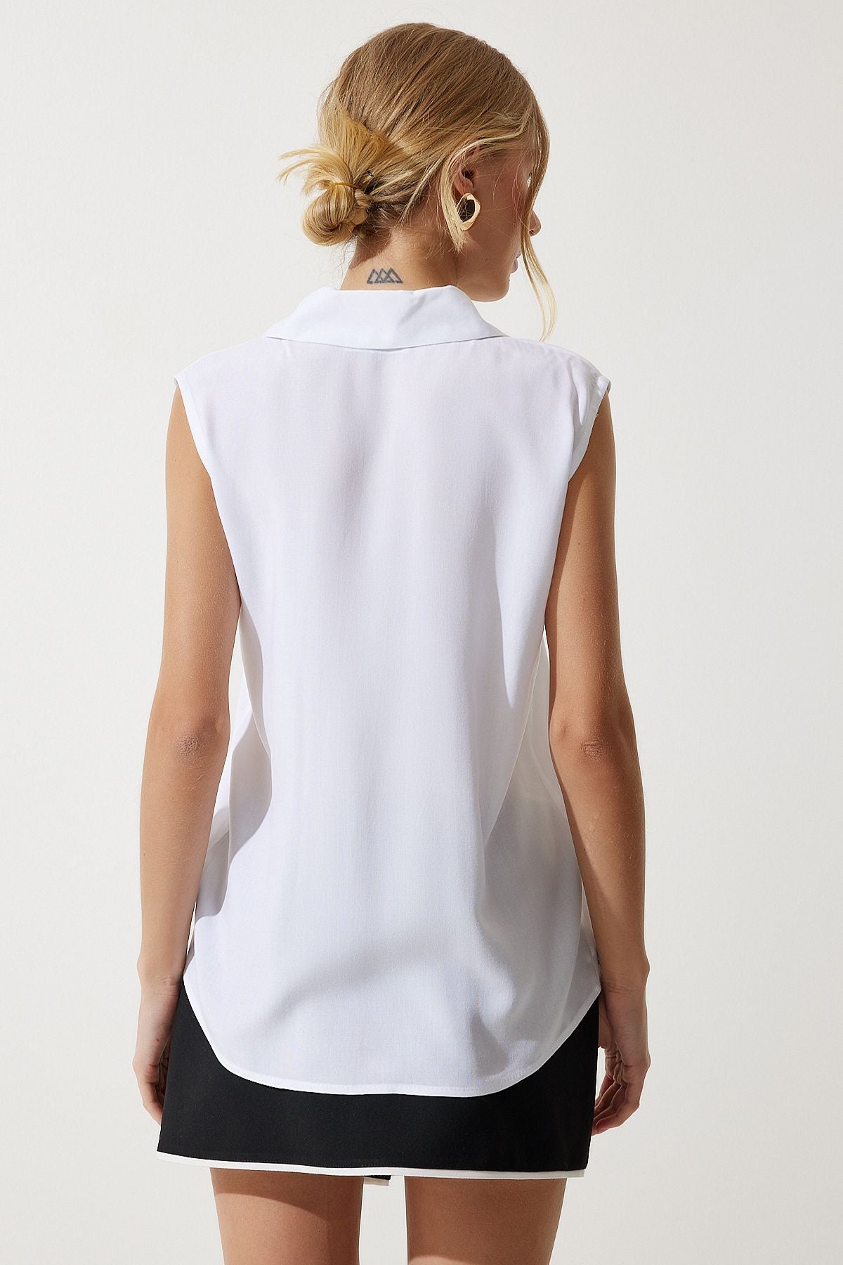 Woman White Sleeveless viscose shirt to00129