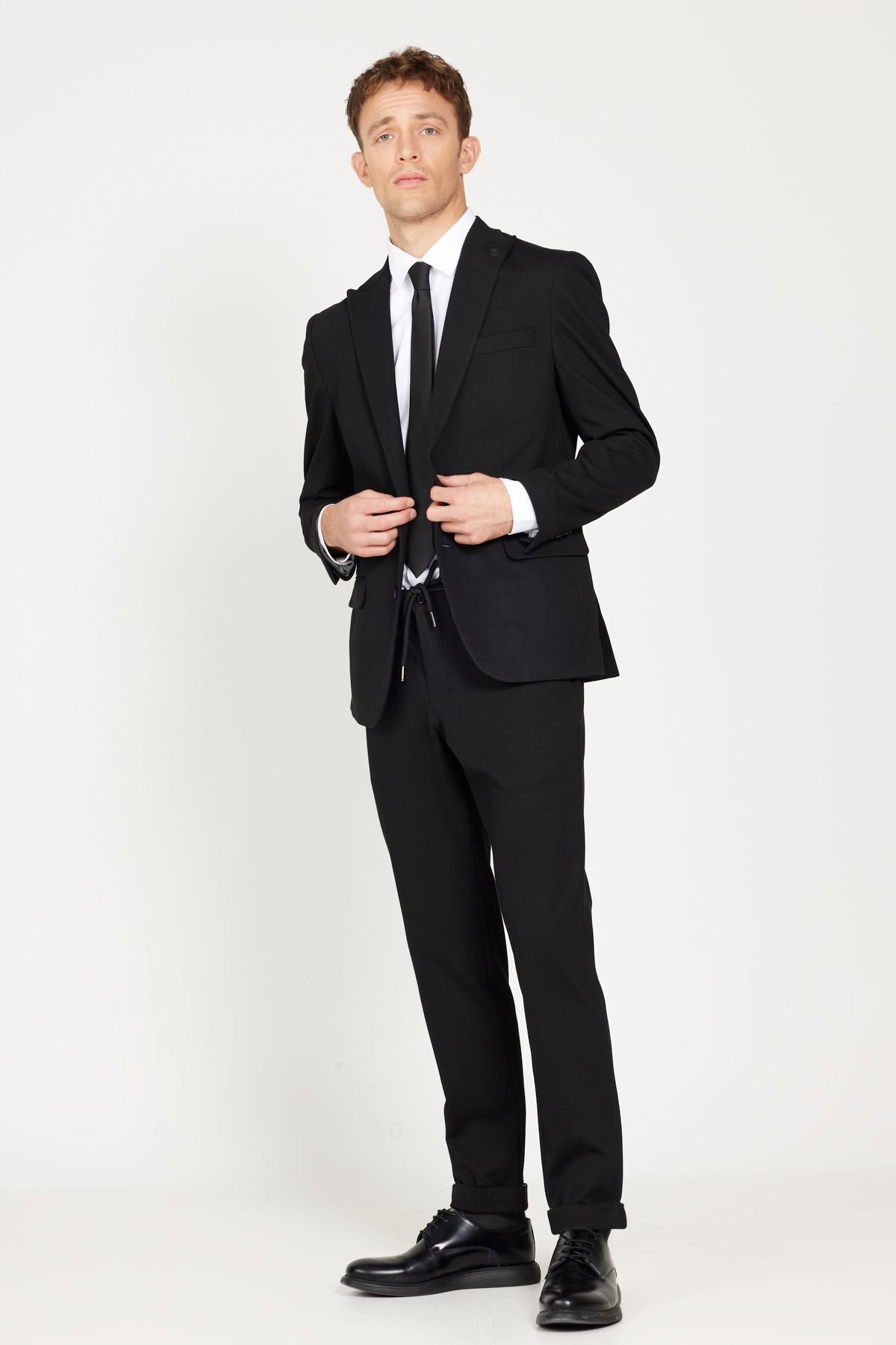 Men's Black Slim Fit Narrow Cut Swallow Collar Patterned Suit