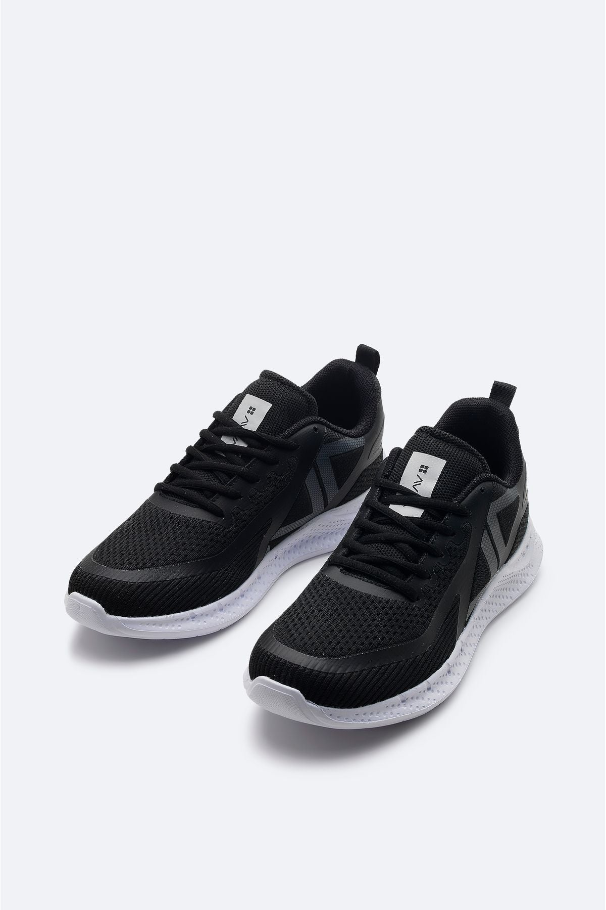 Men's black printed flexible floor sneaker shoes A31y8003