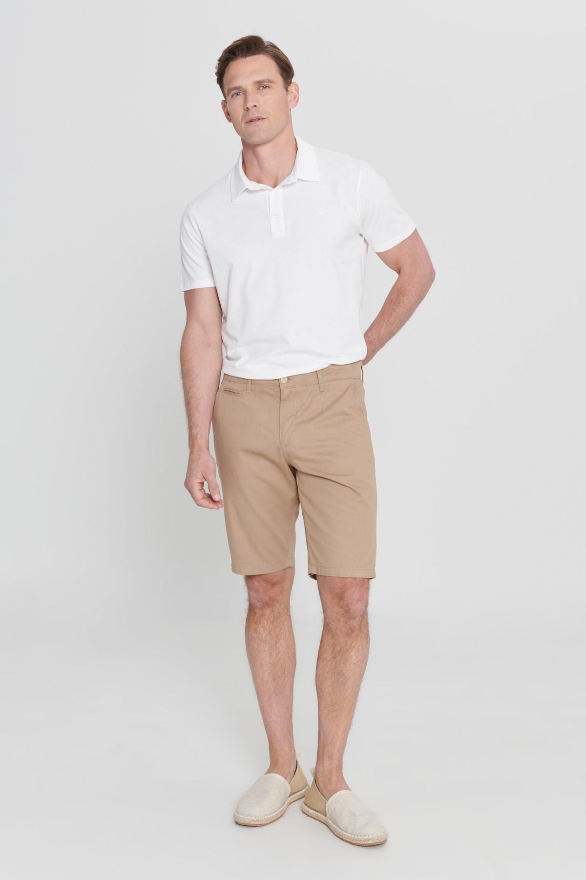 Slim fit narrow cut side pocket with wafer patterned shorts