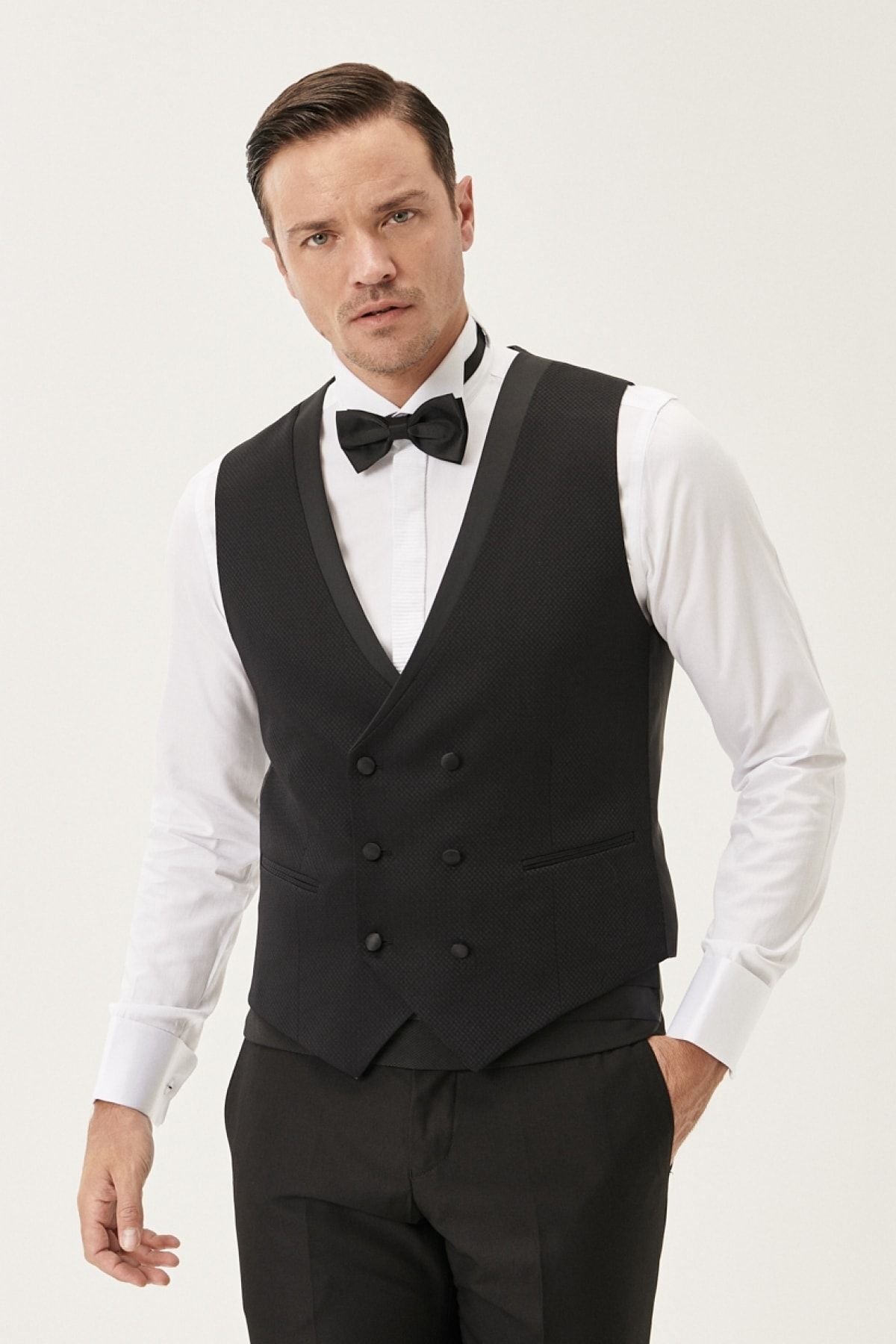 Men's black slim fit tight -cut vest with patterned tuxedo grooming